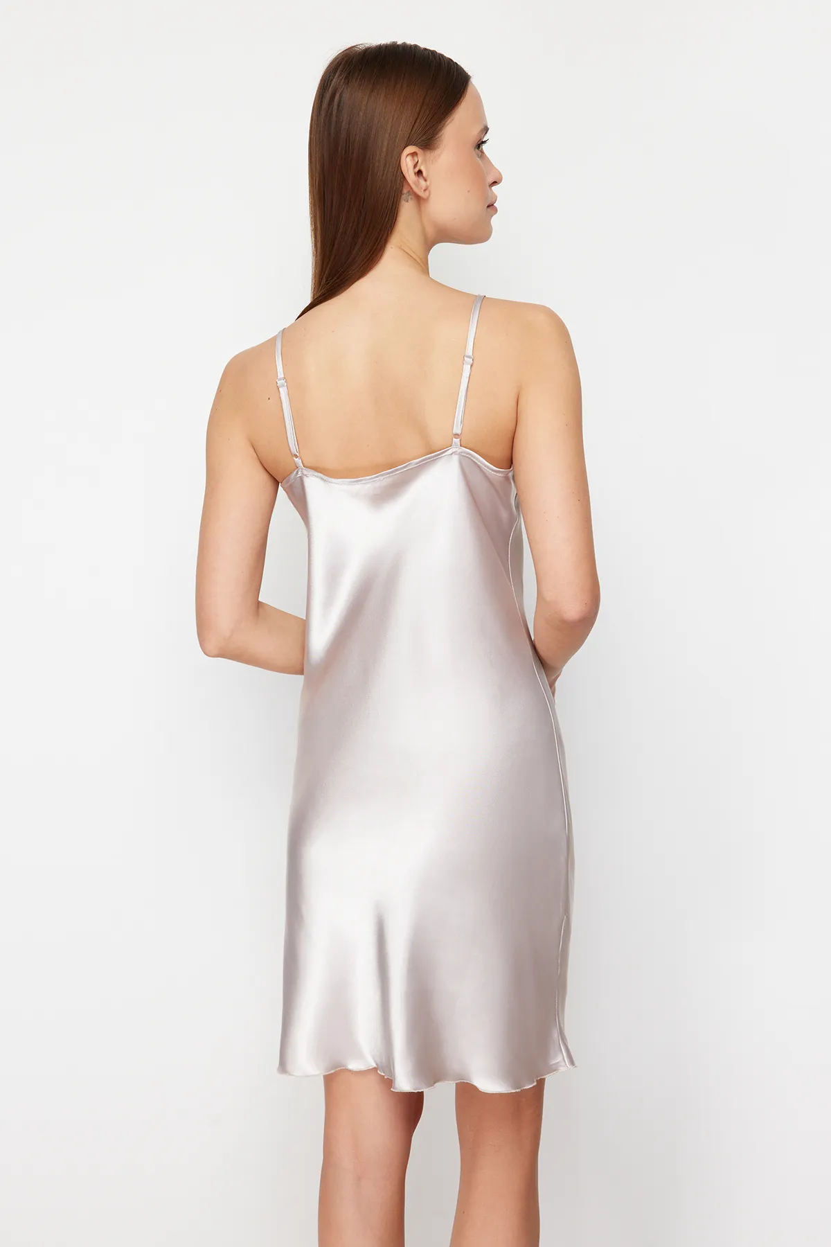 Trendyol Collection  Nachthemd aus gewebtem Satin mit Rüschendetail und Seilträgern in Stein THMSS24GC00031
