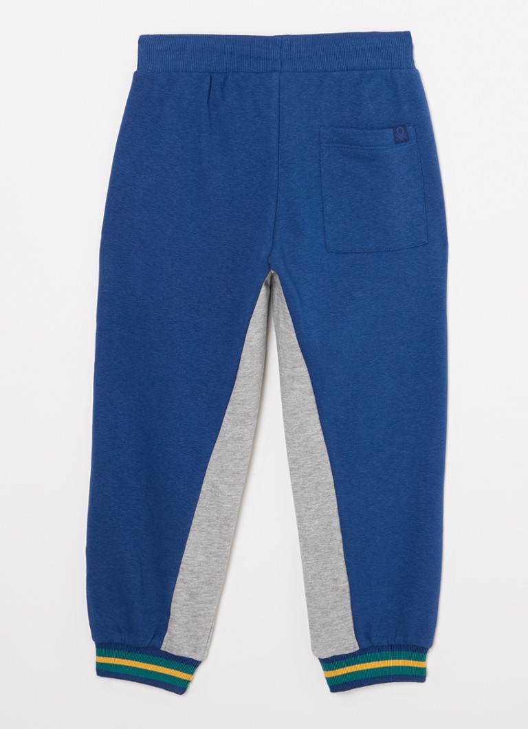 Pantaloni de trening slim fit de la Benetton, cu buzunare laterale.