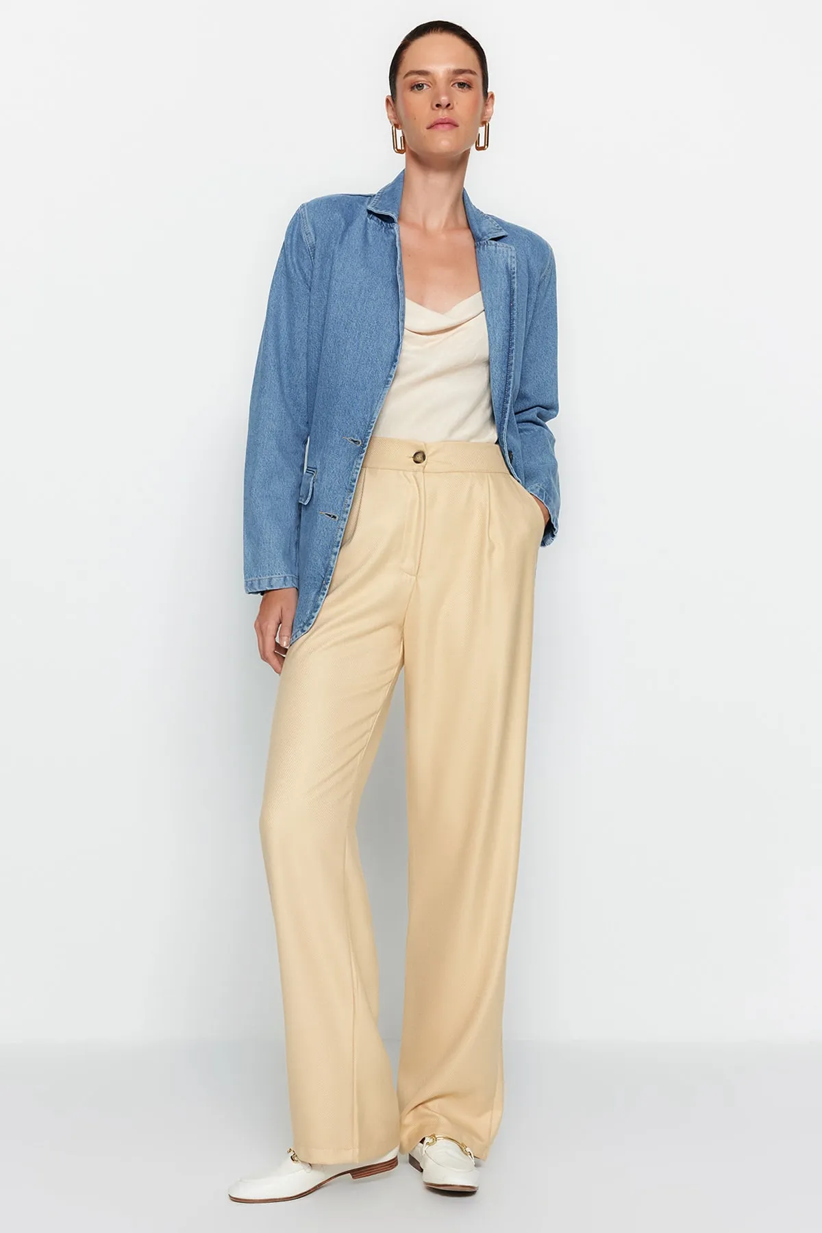 Trendyol Collection  Hellbraune, gerade/gerade geschnittene Webhose TWOAW22PL0321