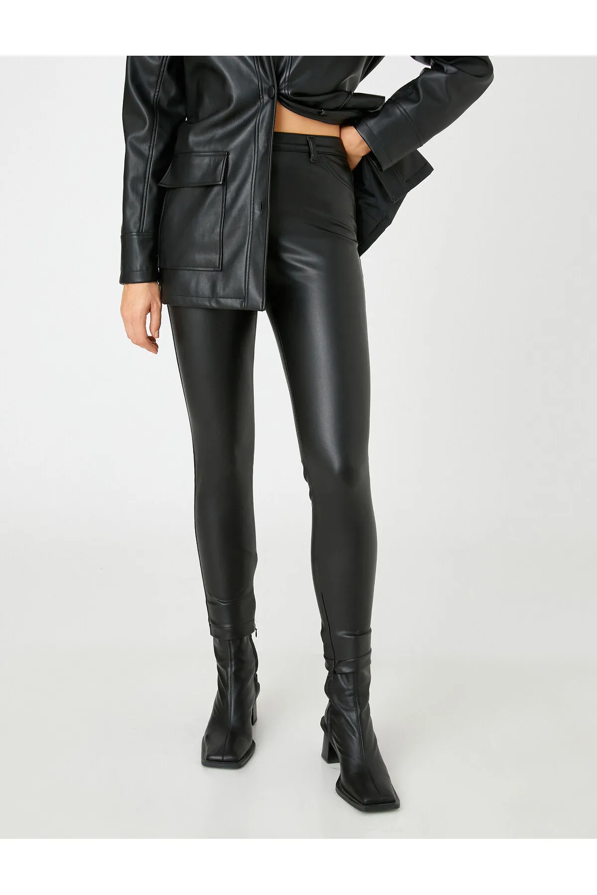 Koton  Skinny-Hose in Lederoptik mit Schlitz und Details