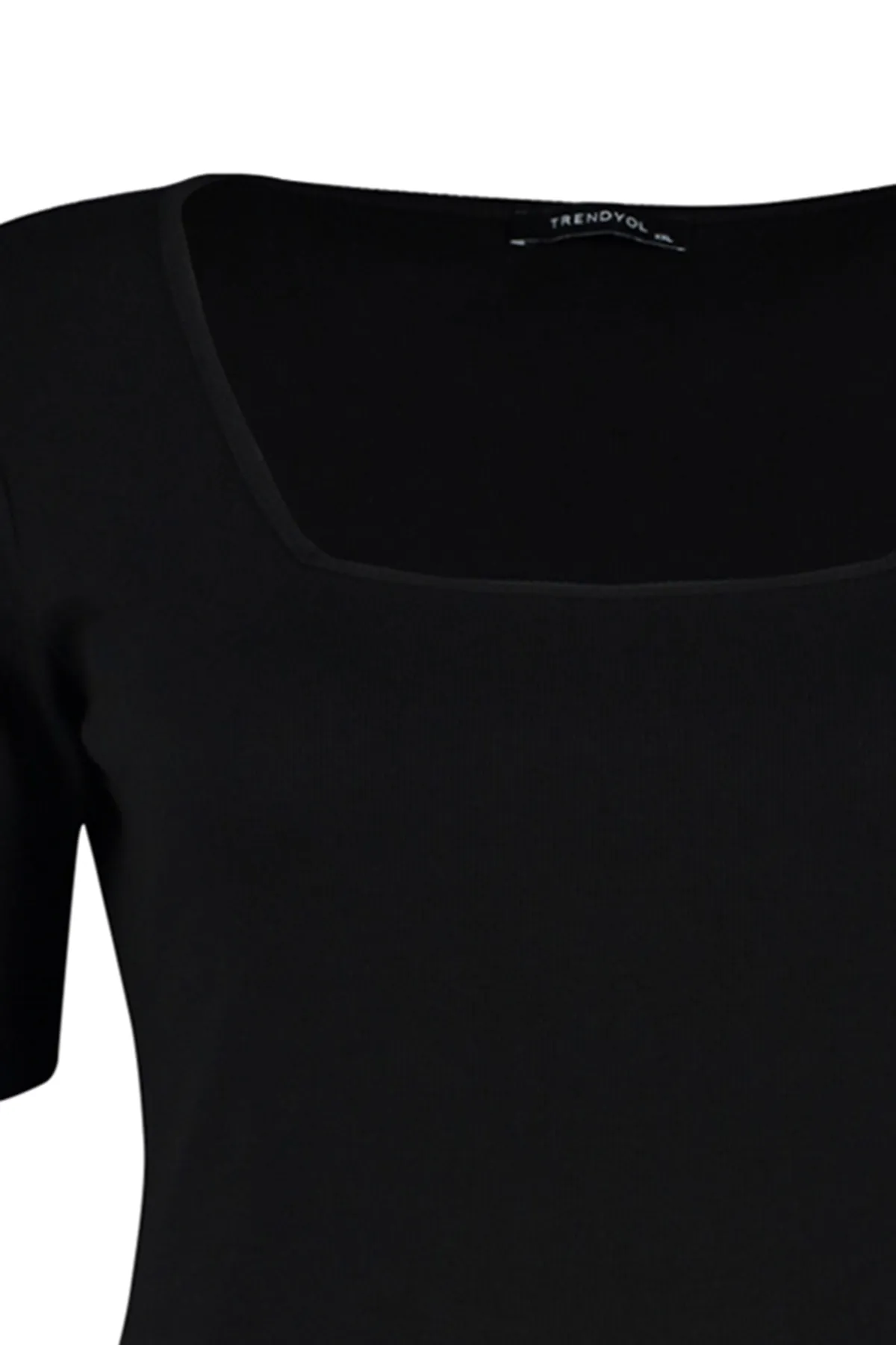 Trendyol Curve  Schwarzes Strick-T-Shirt mit quadratischem Kragen TBSSS22BF0027