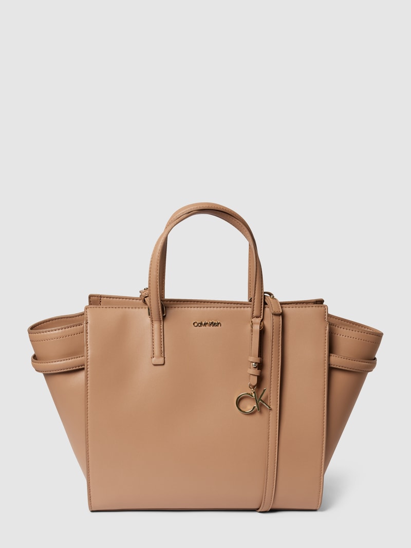 Handtasche mit Label-Applikation in beige