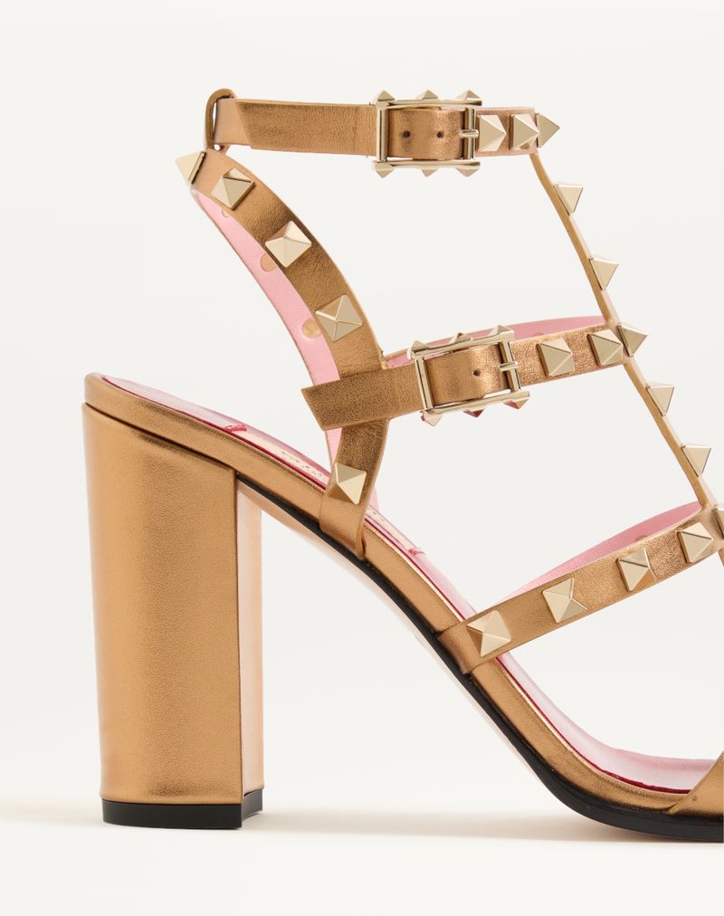 Sandália Rockstud em couro de bezerro laminado com tiras de 90 mm