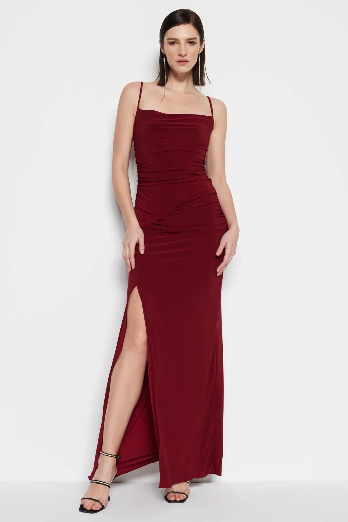 Trendyol Collection  Burgunderrotes langes Abendkleid aus Strick TPRSS22AE0112
