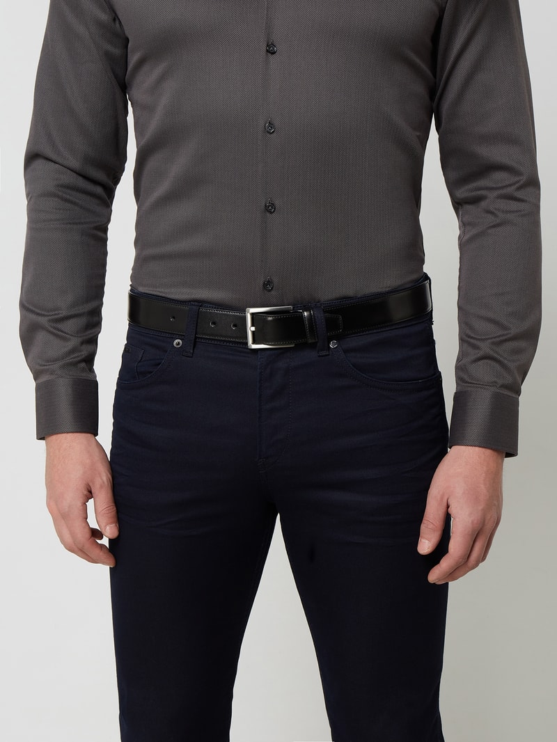 Gürtel aus Leder in schwarz