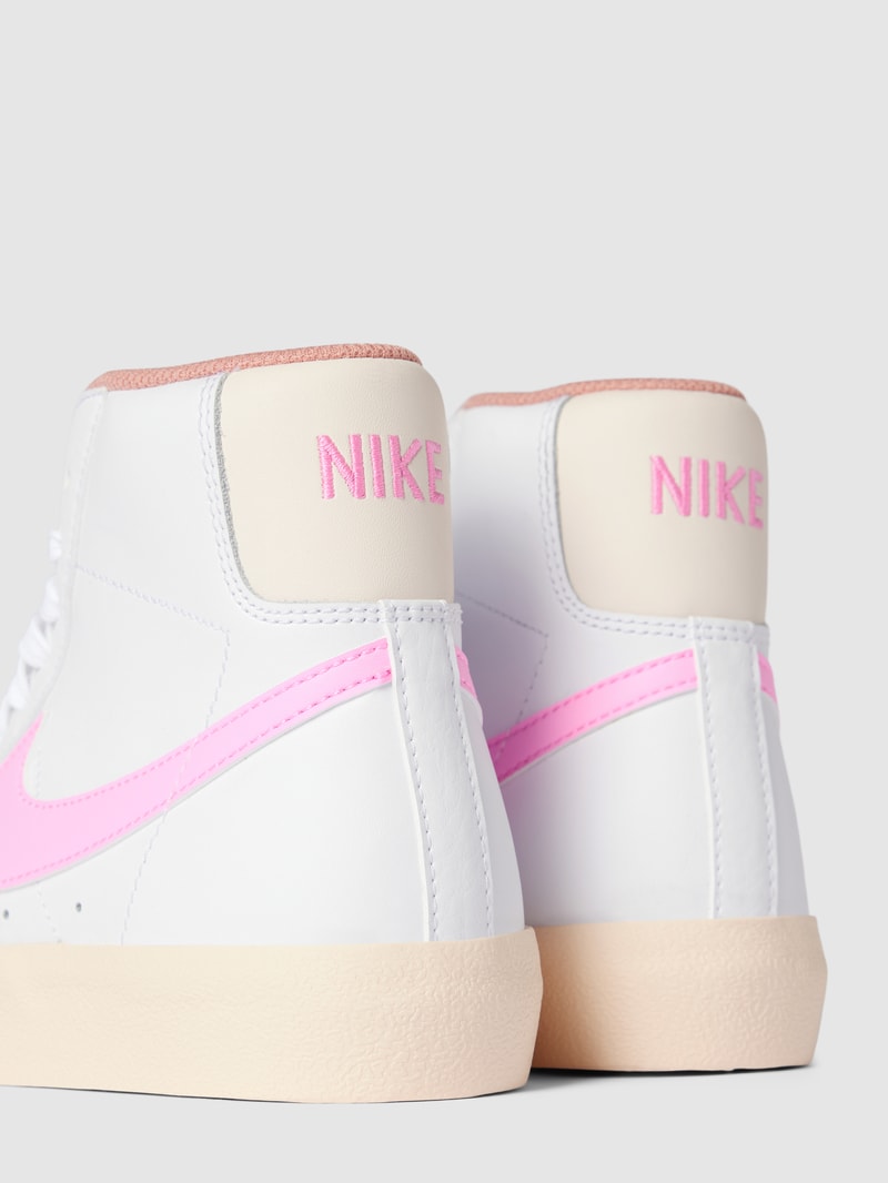 High Top Sneaker mit Schnürung Modell 'BLAZER MID 77' in weiß