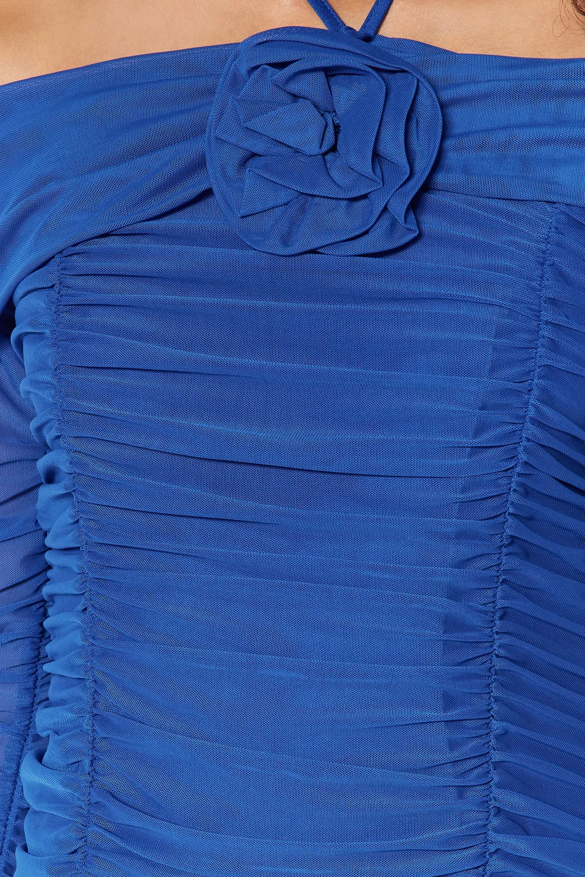 Trendyol Collection  Saks Tailliertes, gefüttertes Abendkleid aus Tüll TPRSS23EL00309