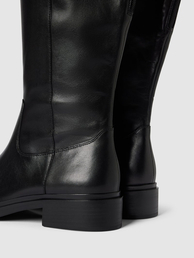 Stiefel aus Leder mit Ziernähten in schwarz