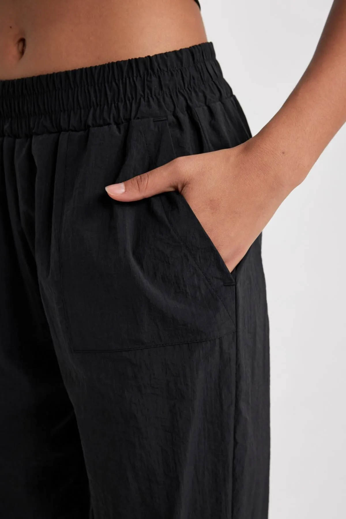 DeFacto  Passform Oversized Fit Fallschirmhose B9268ax23wn