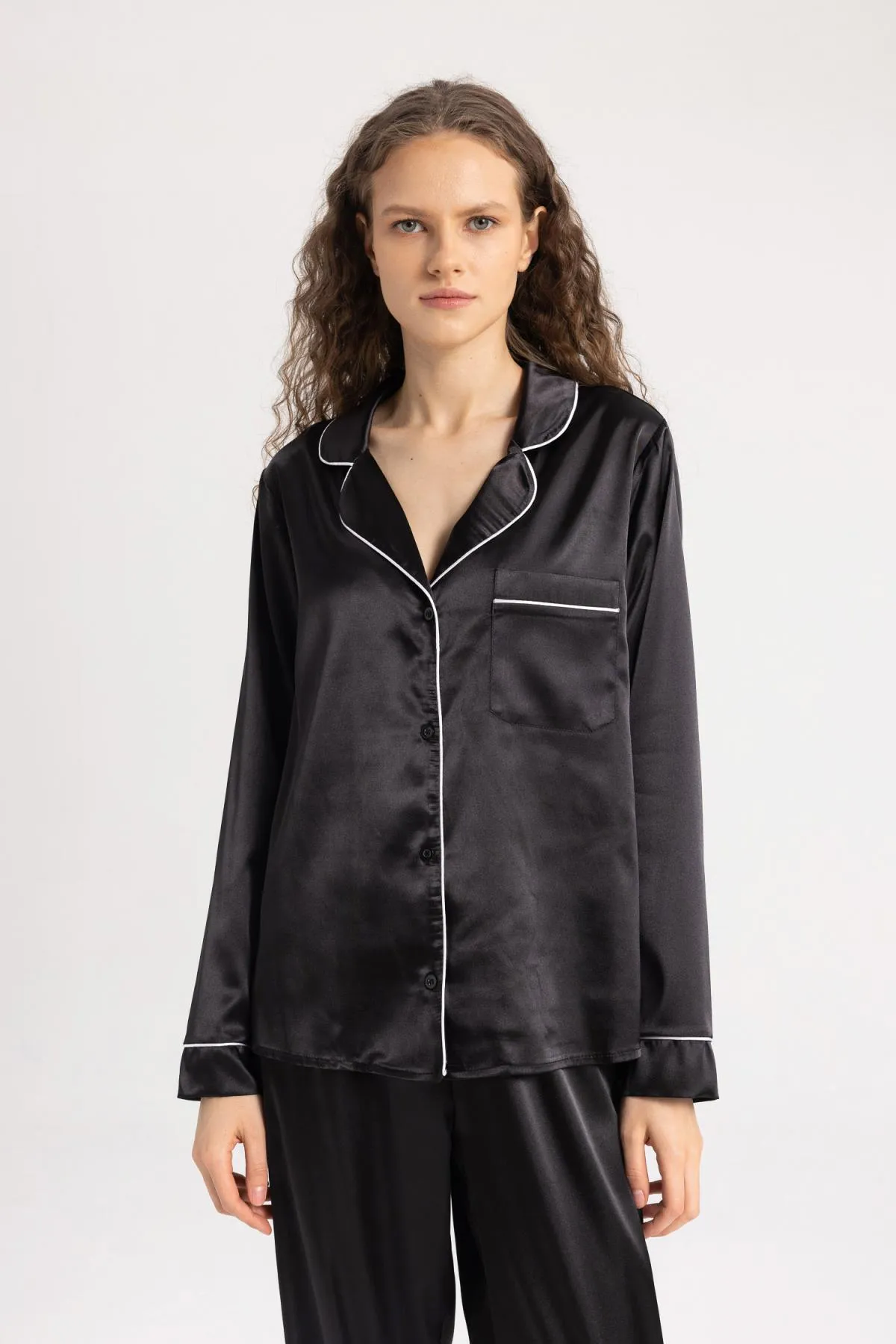DeFacto  Fall in Love – Lässiges Satin-Oberteil mit Pyjama-Kragen in normaler Passform