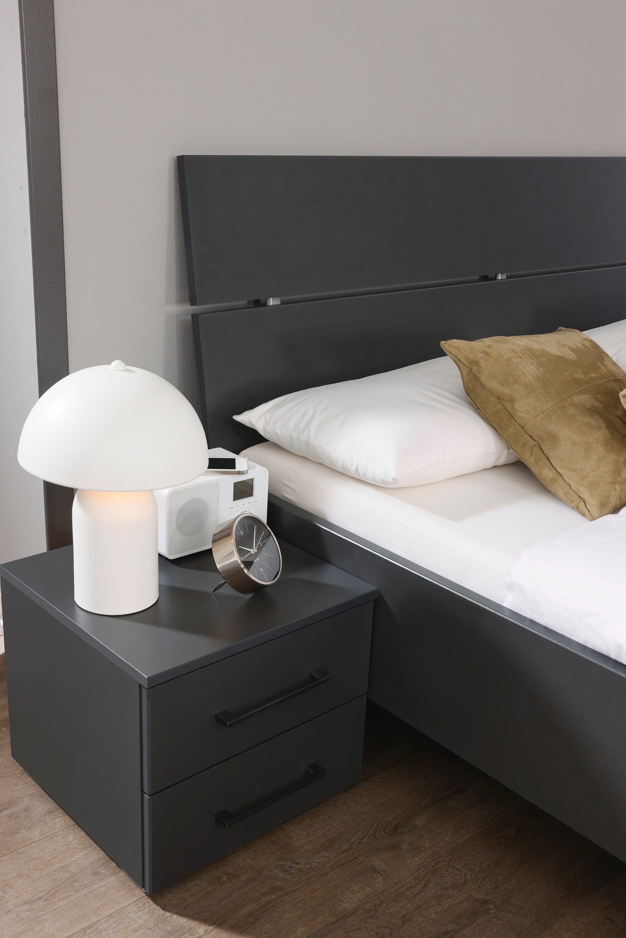 rauch Schlafzimmer-Set Challenger, Schrank in 2 Breiten, Bett in 3 Breiten und 2 Nachttische