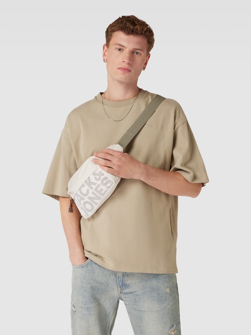 Umhängetasche mit Label-Print Modell 'CASHFORD' in ecru