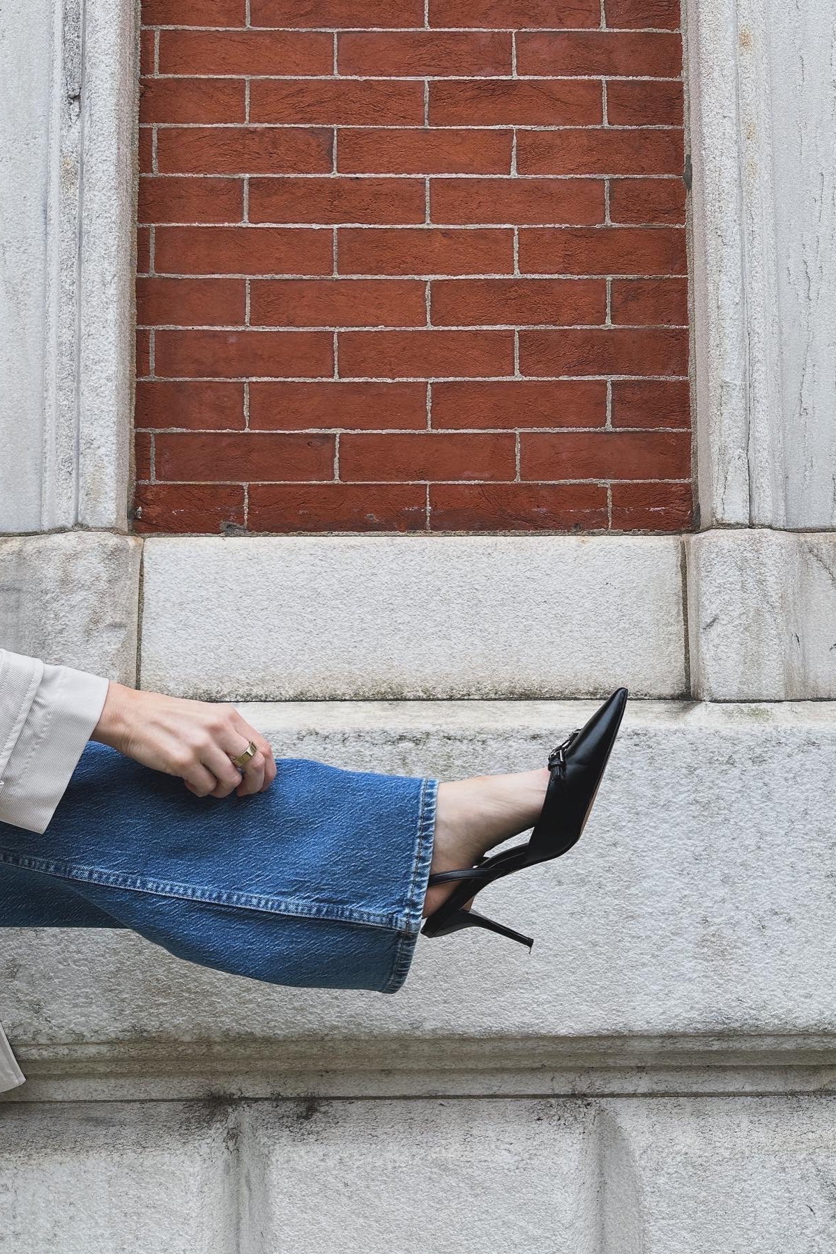 Pumps mit detaillierter Hardware
