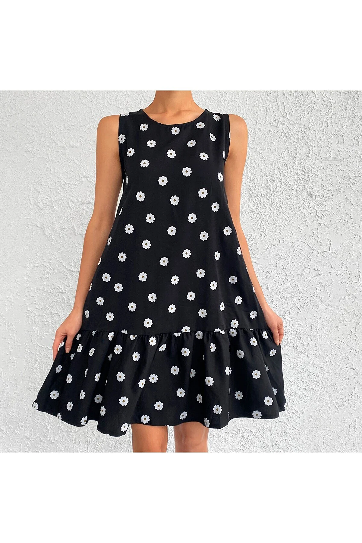 armonika  Schwarzes, ärmelloses Rock-Rüschenkleid mit Gänseblümchenmuster für Damen ARM-22Y001123
