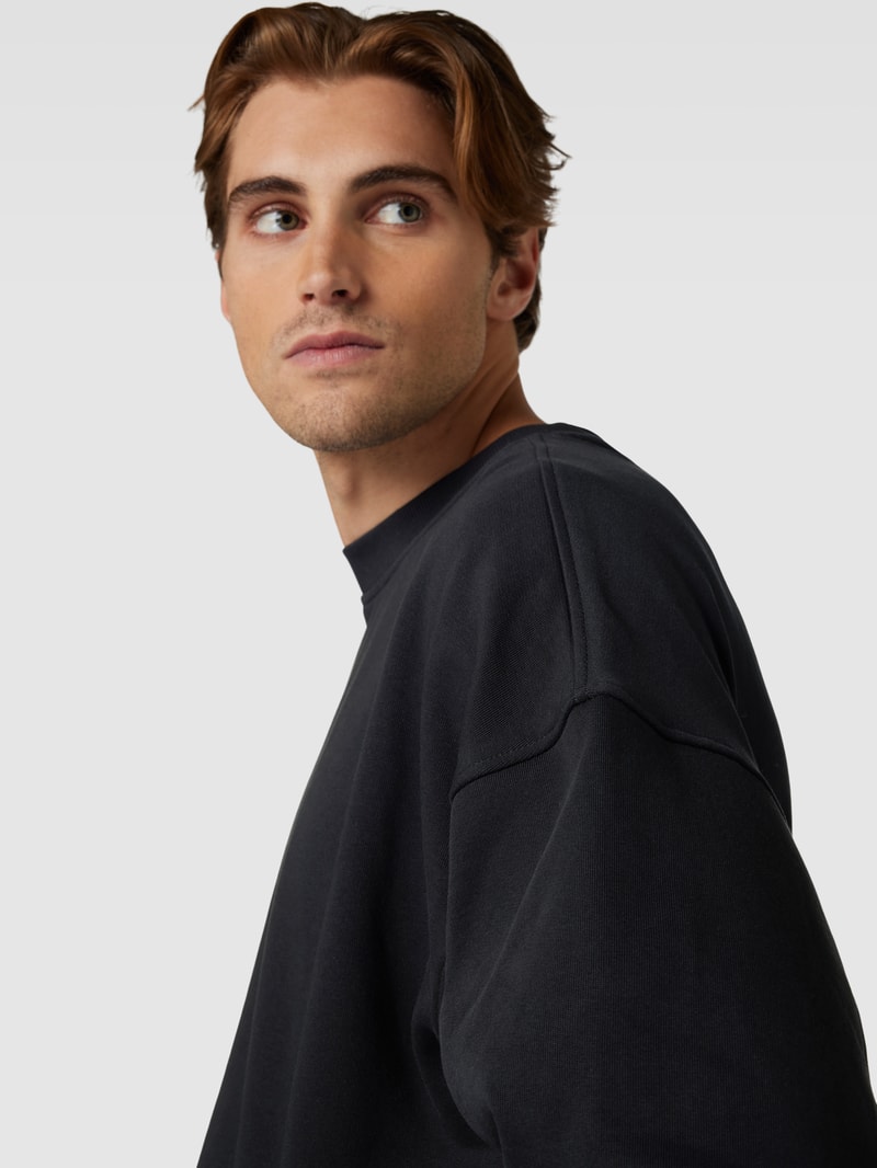 Sweatshirt mit gerippten Abschlüssen in schwarz