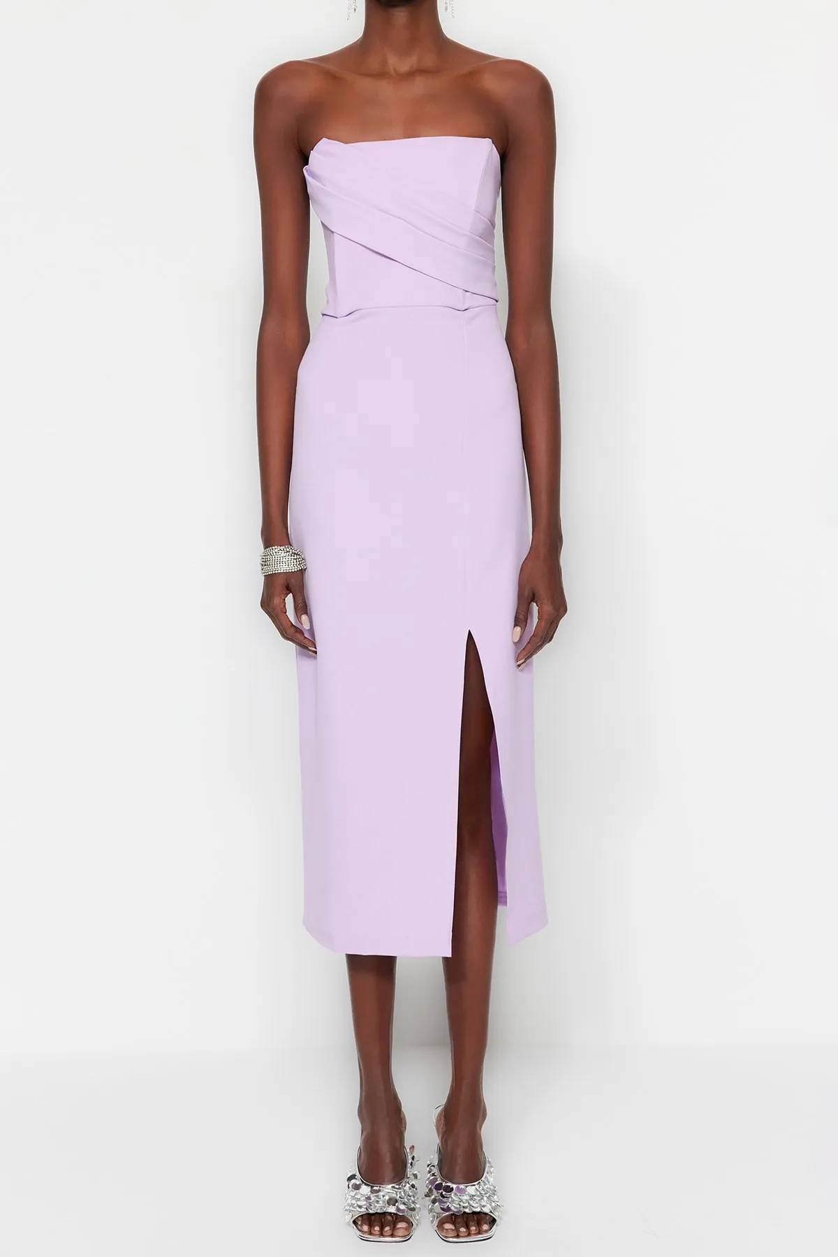 Trendyol Collection  Fliederfarbenes, figurbetontes, gewebtes, elegantes Abendkleid TPRSS23EL00280