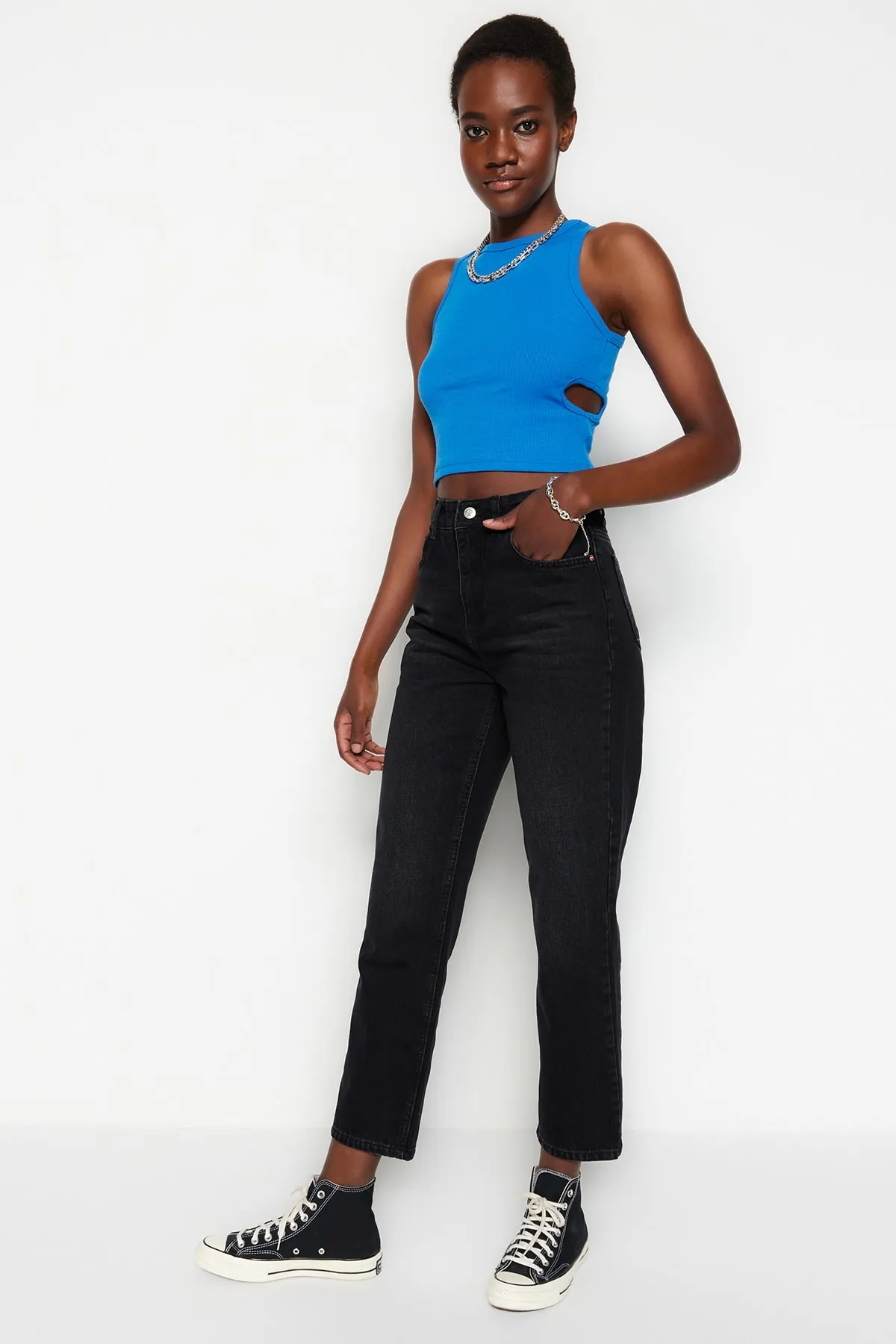 Trendyol Collection  Schwarze gerade Jeans mit hoher Taille TWOSS23JE00089