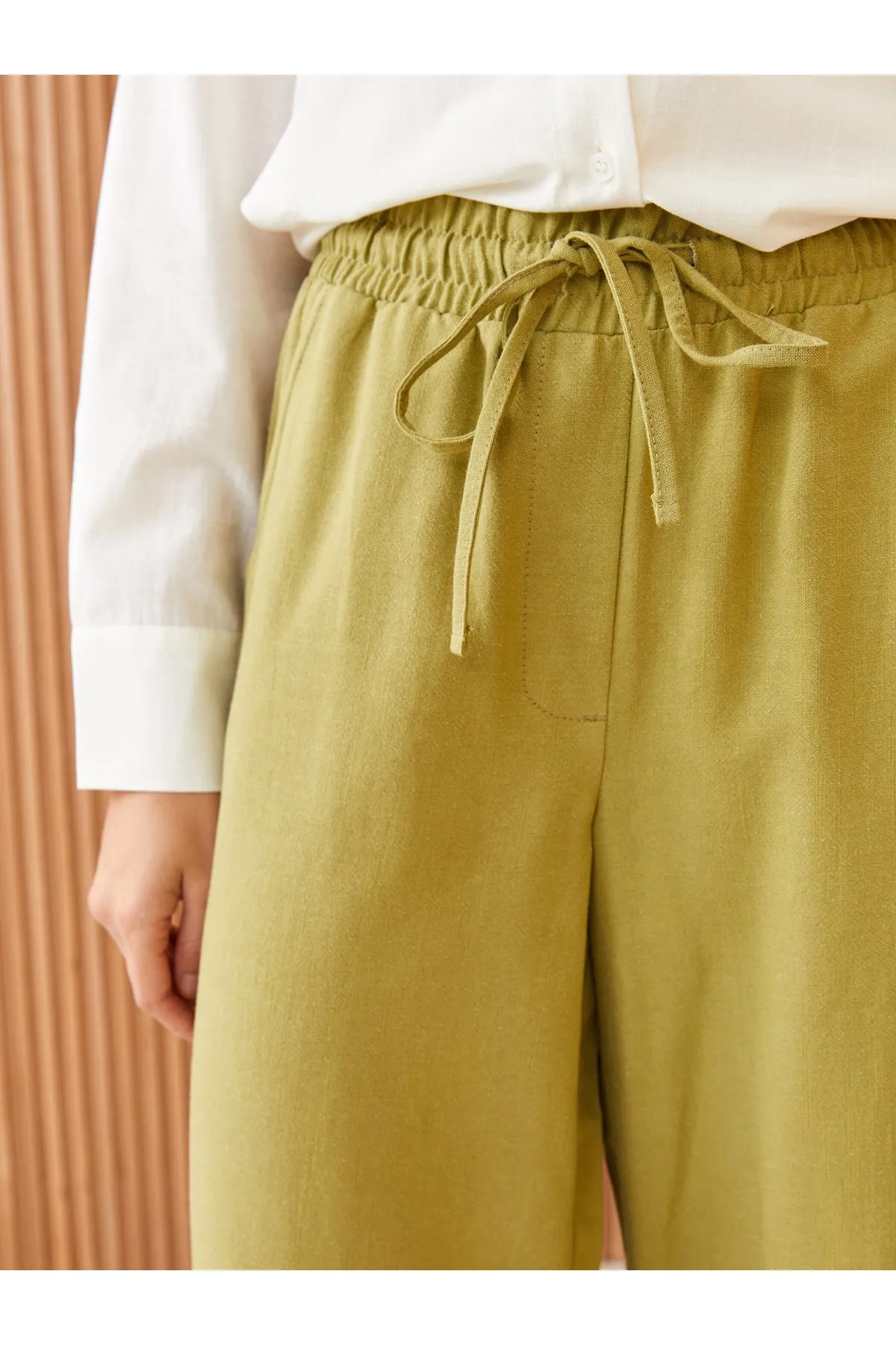 LC Waikiki  Bequeme Passform, gerade Damenhose aus Leinenmischung mit elastischem Bund