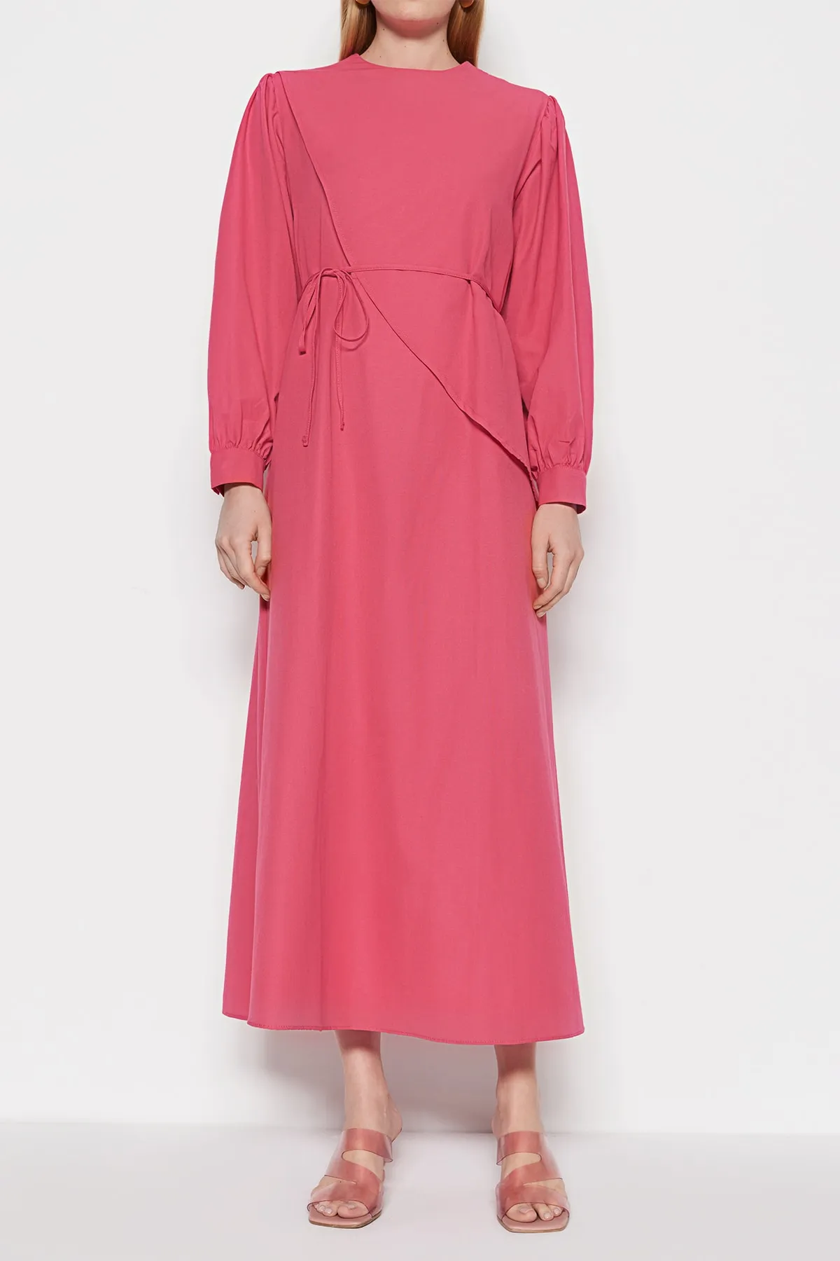 Trendyol Modest  Fuchsiafarbenes, gewebtes Baumwollkleid mit Gürtel vorne TCTSS23EB00360