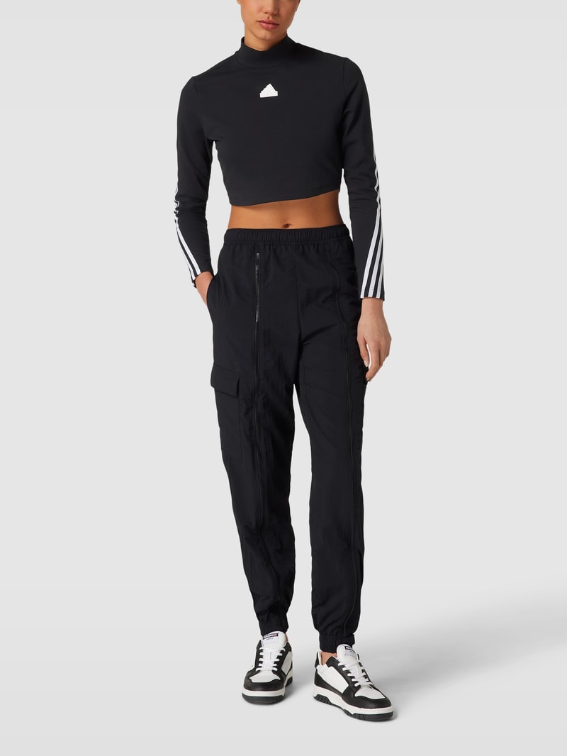 Cropped Longsleeve mit Galonstreifen in schwarz