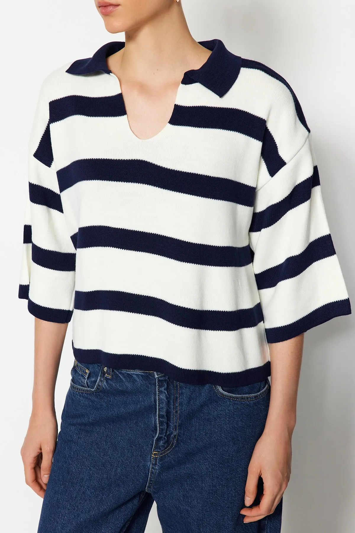 Trendyol Collection  Marineblauer Basic-Strickpullover mit Streifen TWOAW23BZ00001