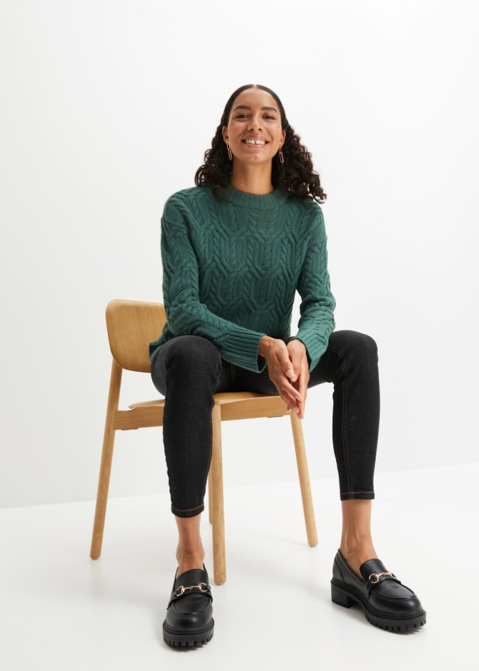 Rundhals-Pullover mit Zopfmuster