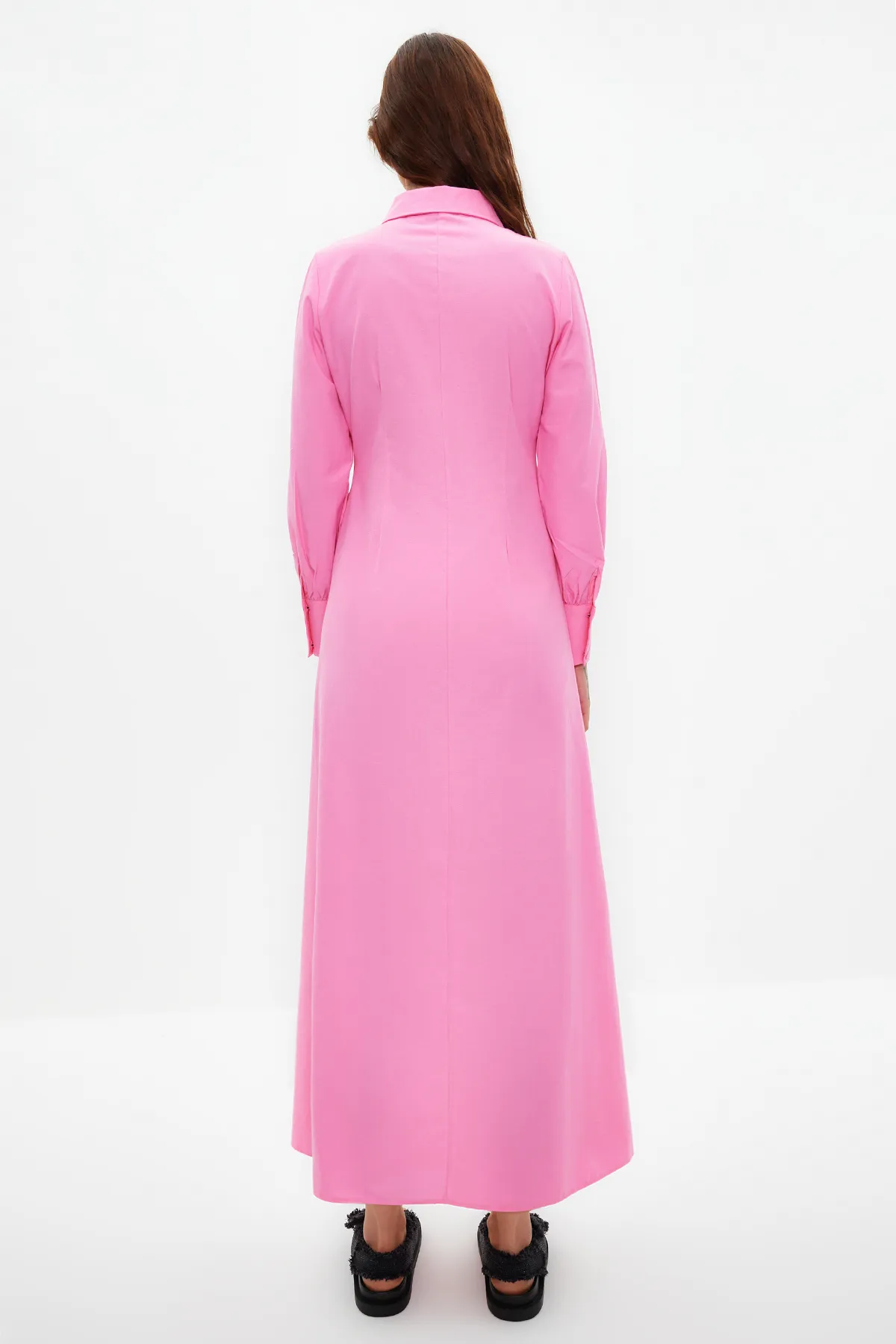 Trendyol Modest  Rosafarbenes, florales, gewebtes Hemdkleid TCTSS24EB00029