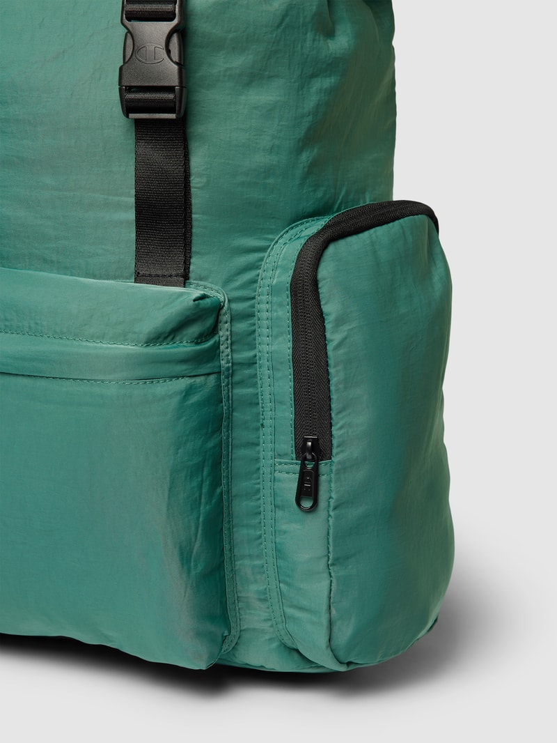 Rucksack mit Label-Patch in dunkelgrün