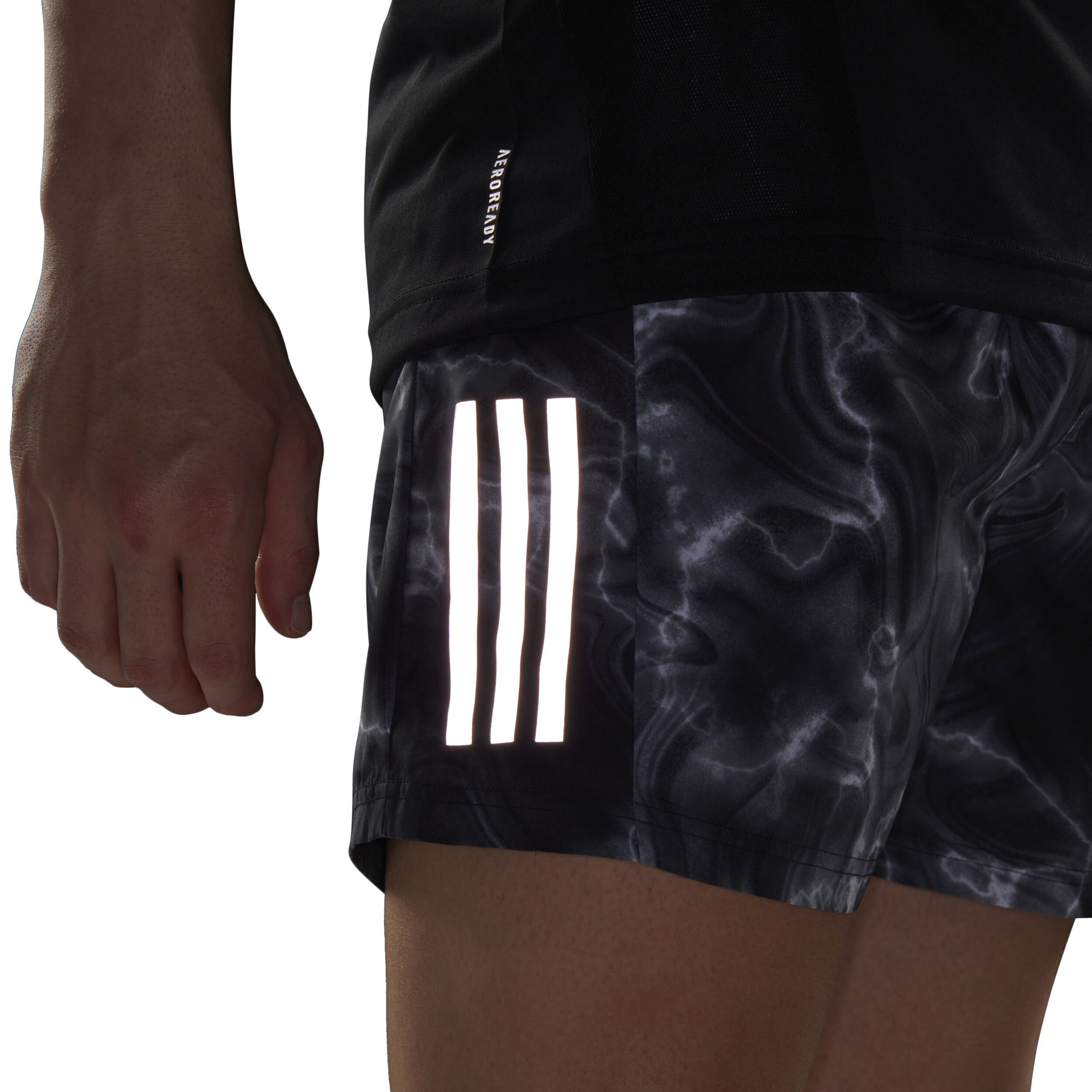 Own The Run 5in AOP Laufshorts Herren - Schwarz, Mehrfarbig