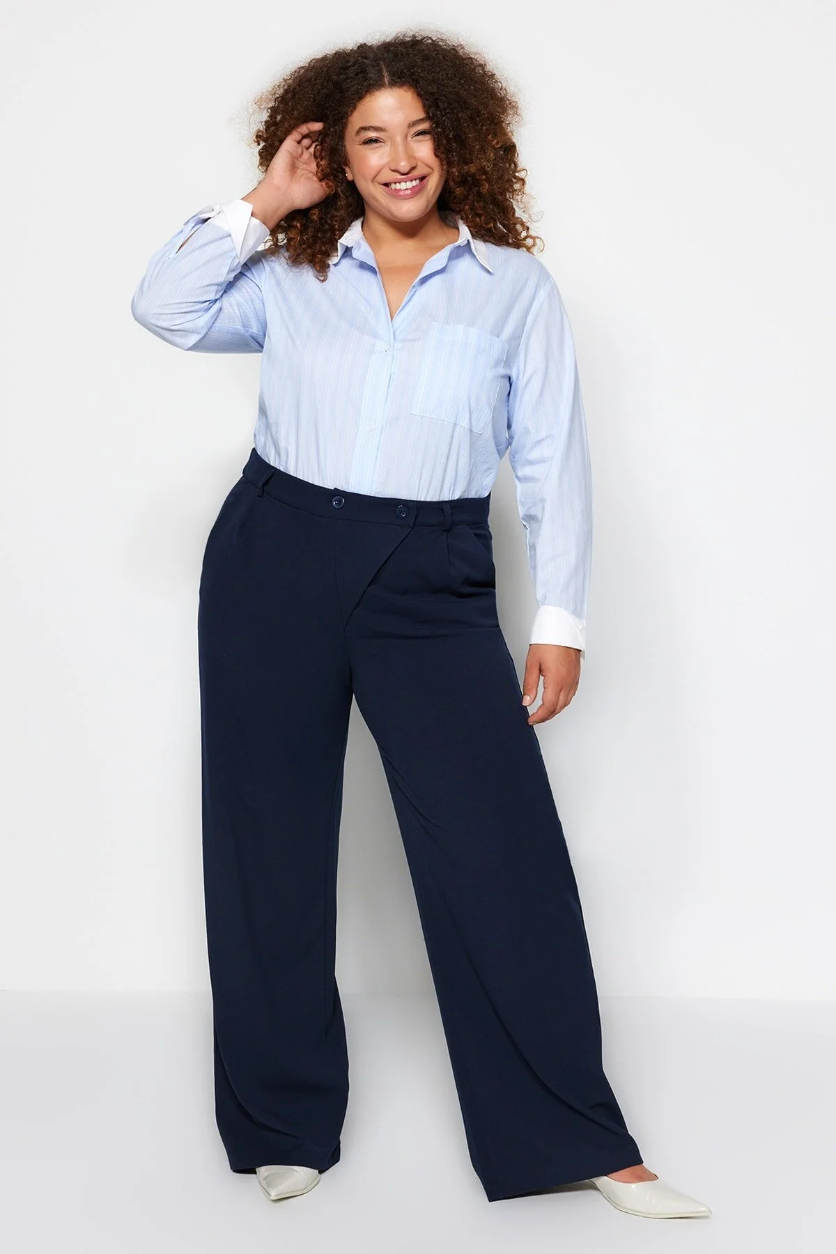 Trendyol Curve  Marineblaue, hoch taillierte, doppelt geknöpfte, asymmetrische, karierte Webhose TBBAW23AR00038