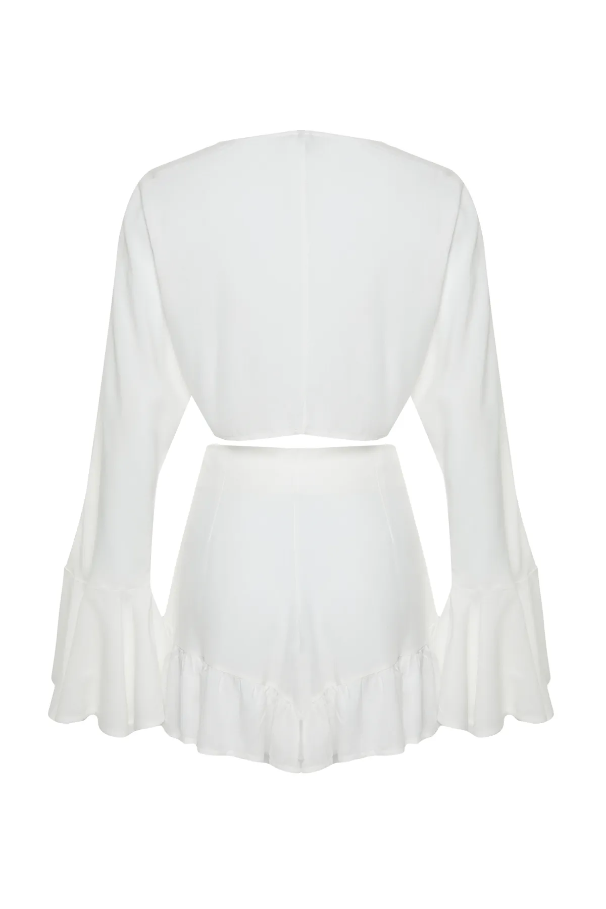 Trendyol Collection  Ecrufarbenes Set aus gewebter Bluse und Shorts mit Rüschen TBESS23AU00128