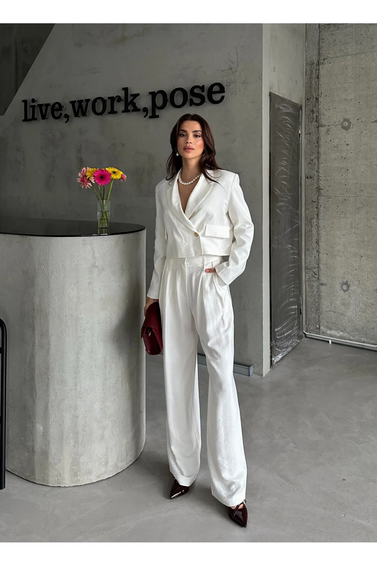Laluvia  Ecrufarbenes, zweireihiges Set aus kurzer Jacke und Palazzo-Hose