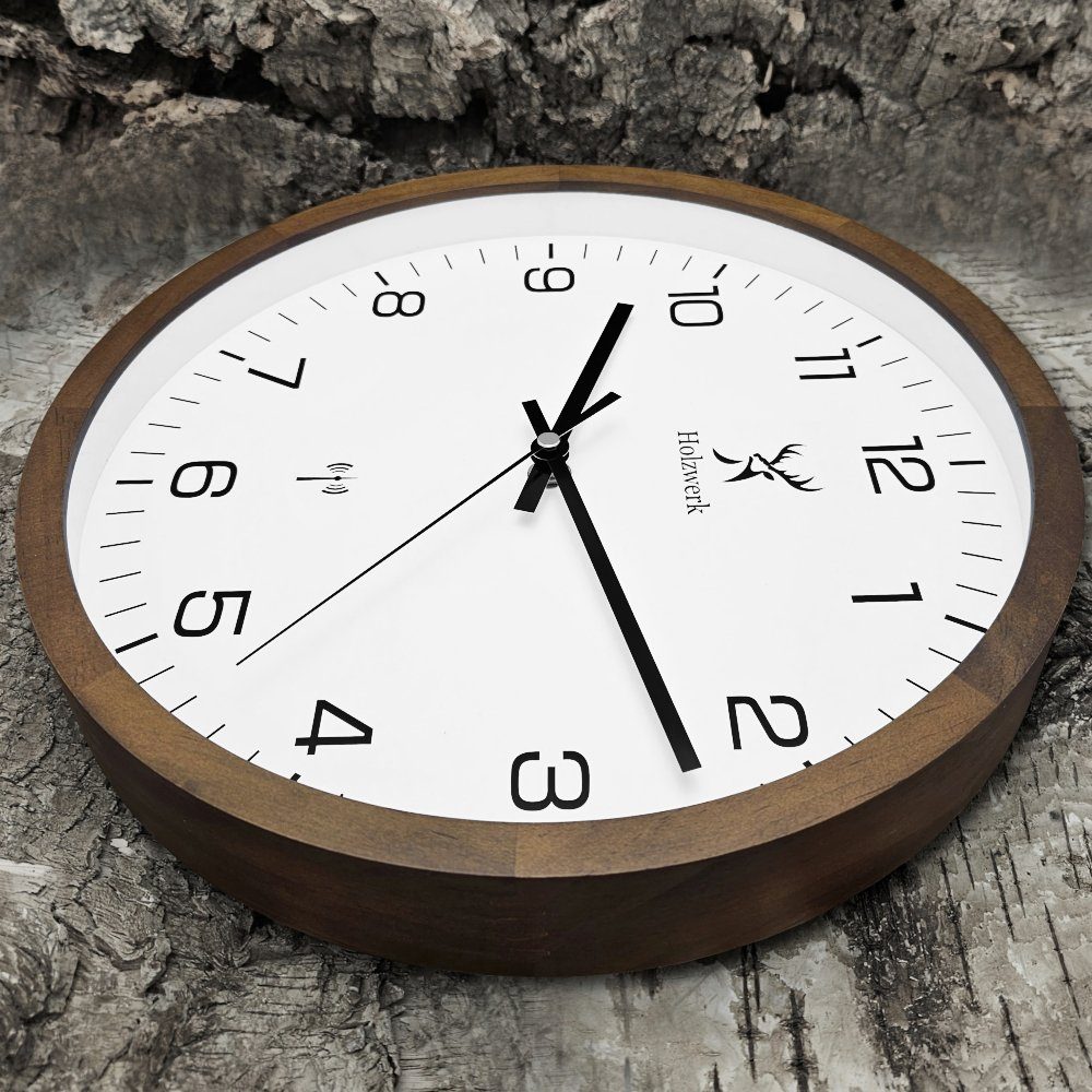 Holzwerk Funkwanduhr FELSBERG Designer Funk Holz Wand Uhr, braun, weiß (lautlos ohne Tickgeräusche, 30 cm)