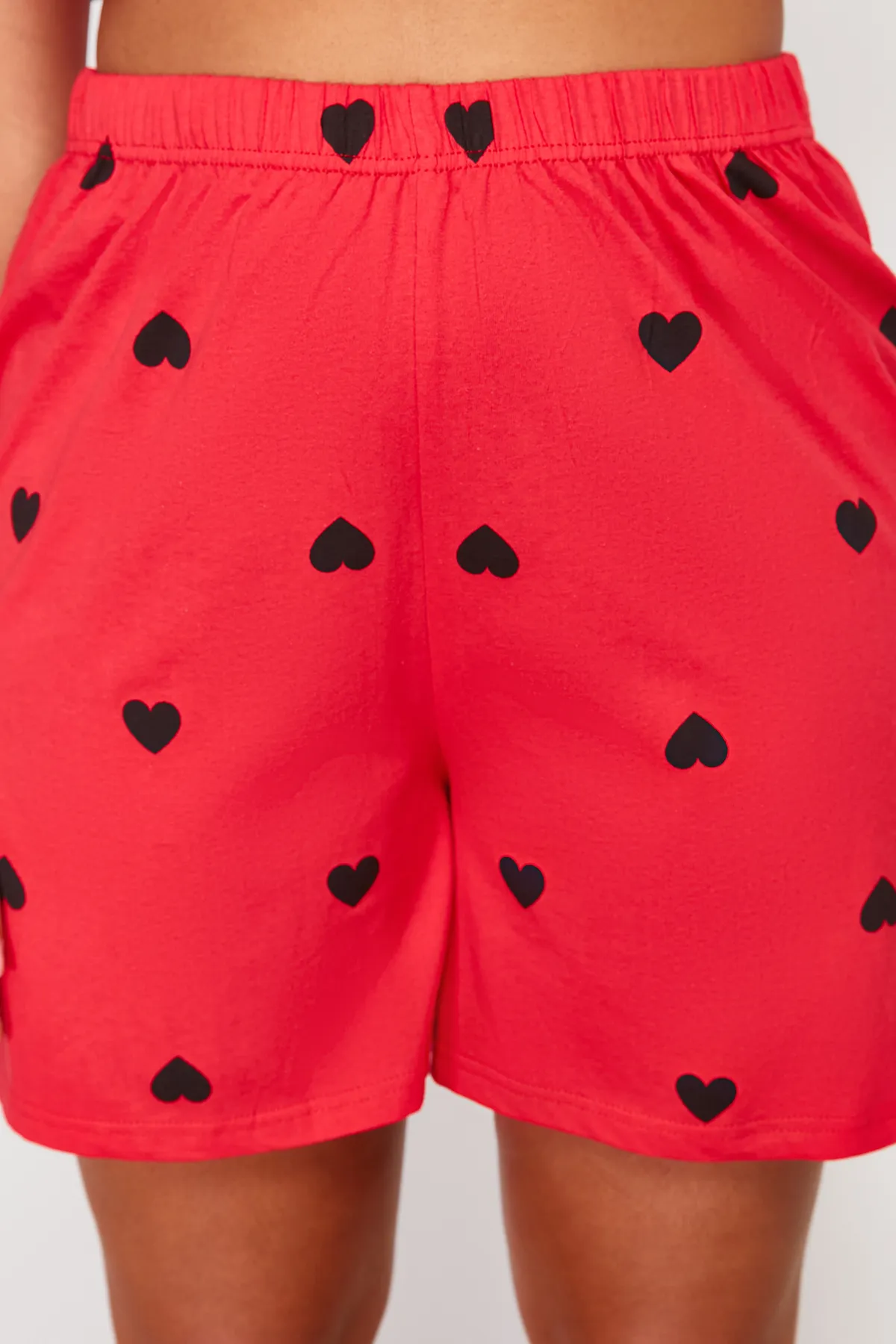 Trendyol Curve  Rotes Pyjama-Set aus Strick mit Herzmuster TBBSS24AI00026