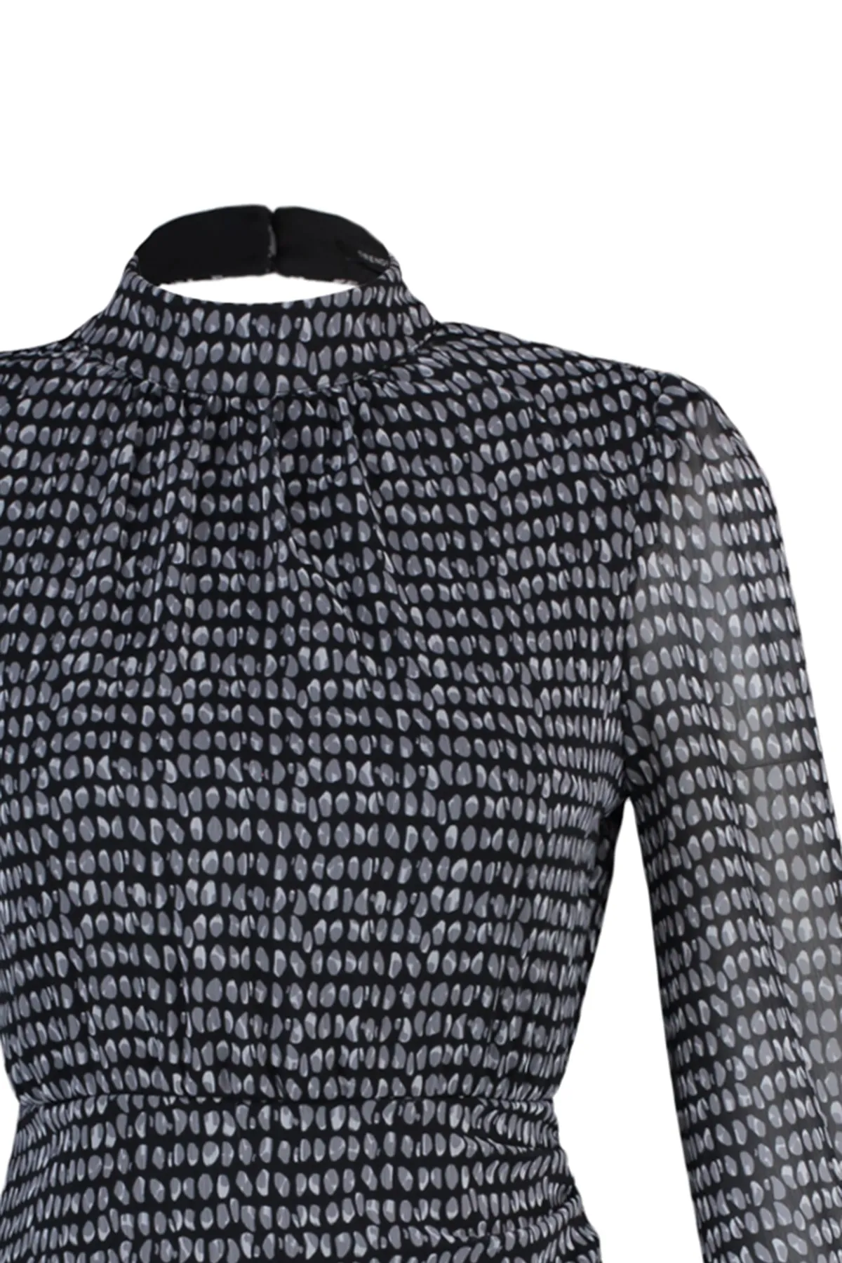 Trendyol Collection  Schwarzes Webkleid mit hohem Kragen TWOAW23EL01482