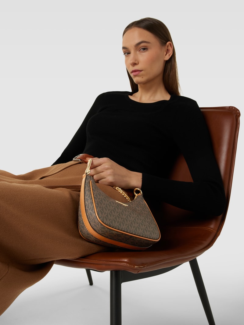 Pochette mit Allover-Logo-Muster Modell 'JET SET CHARM' in dunkelbraun