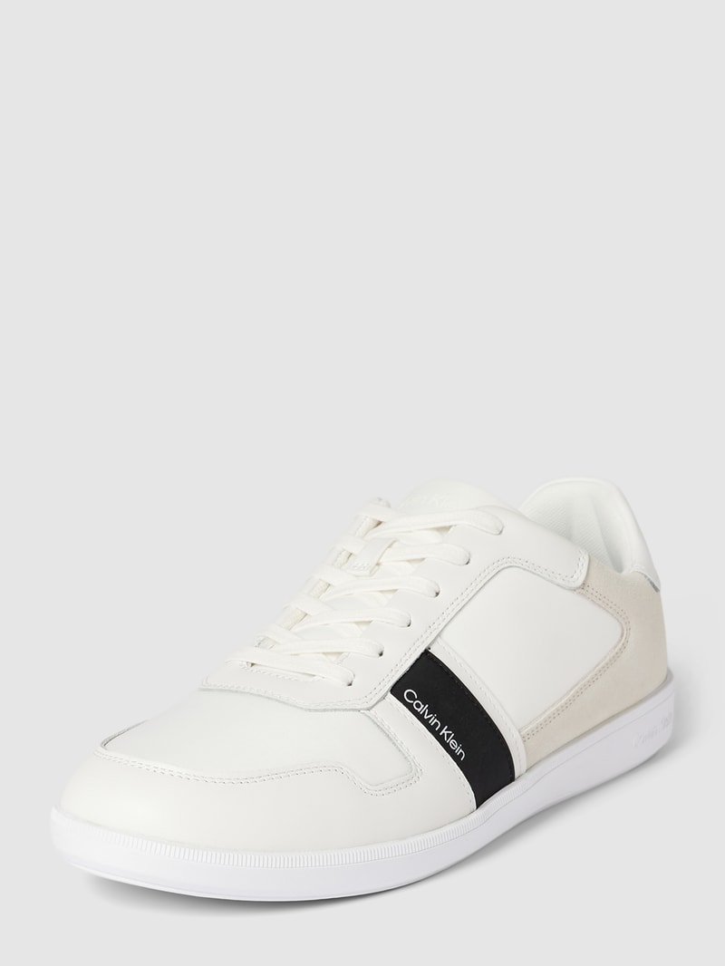 Sneaker mit Label-Details in weiß