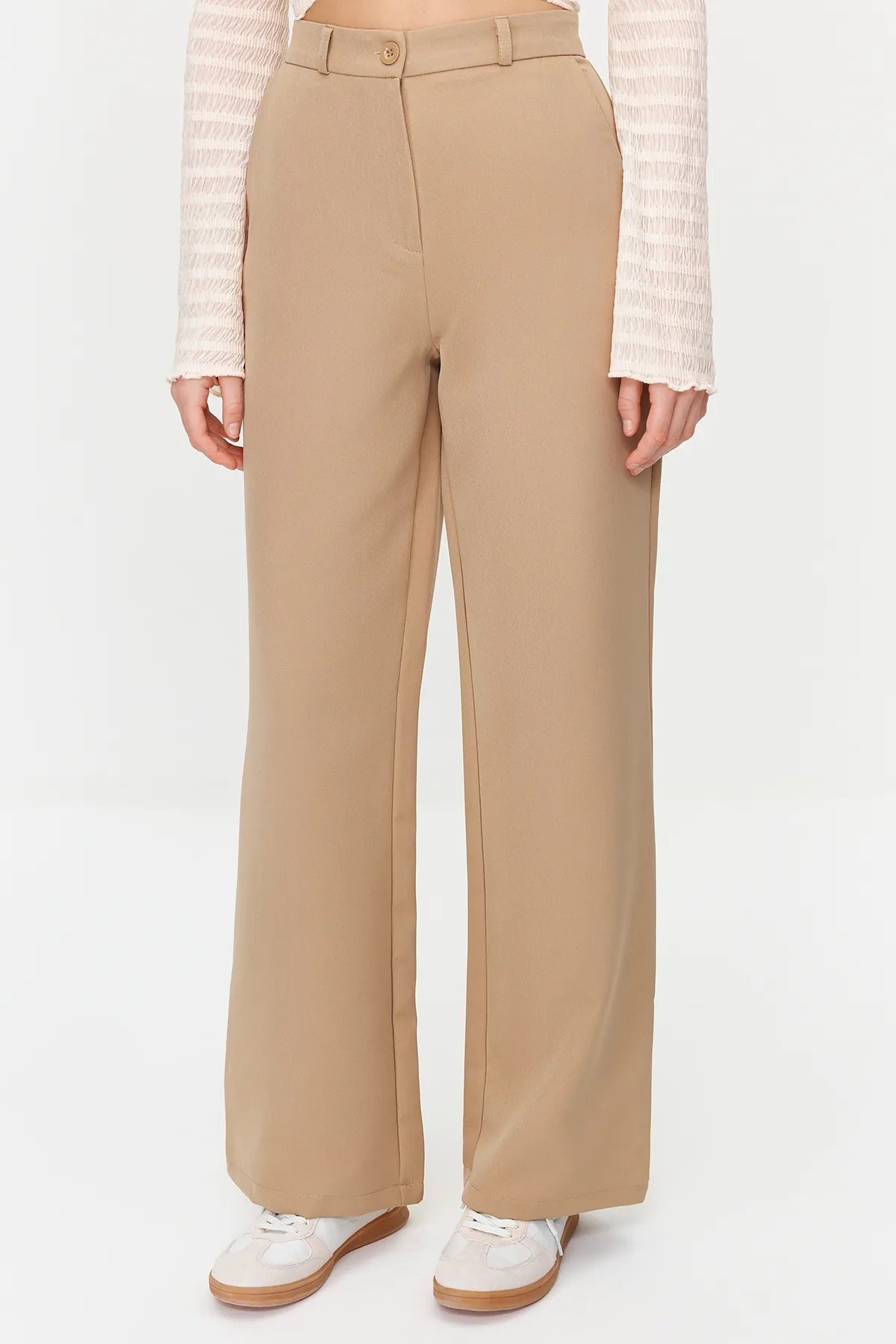 Trendyol Collection  Nerzfarbene, weite Hose aus Webstoff mit weitem Bein TWOAW21PL0332