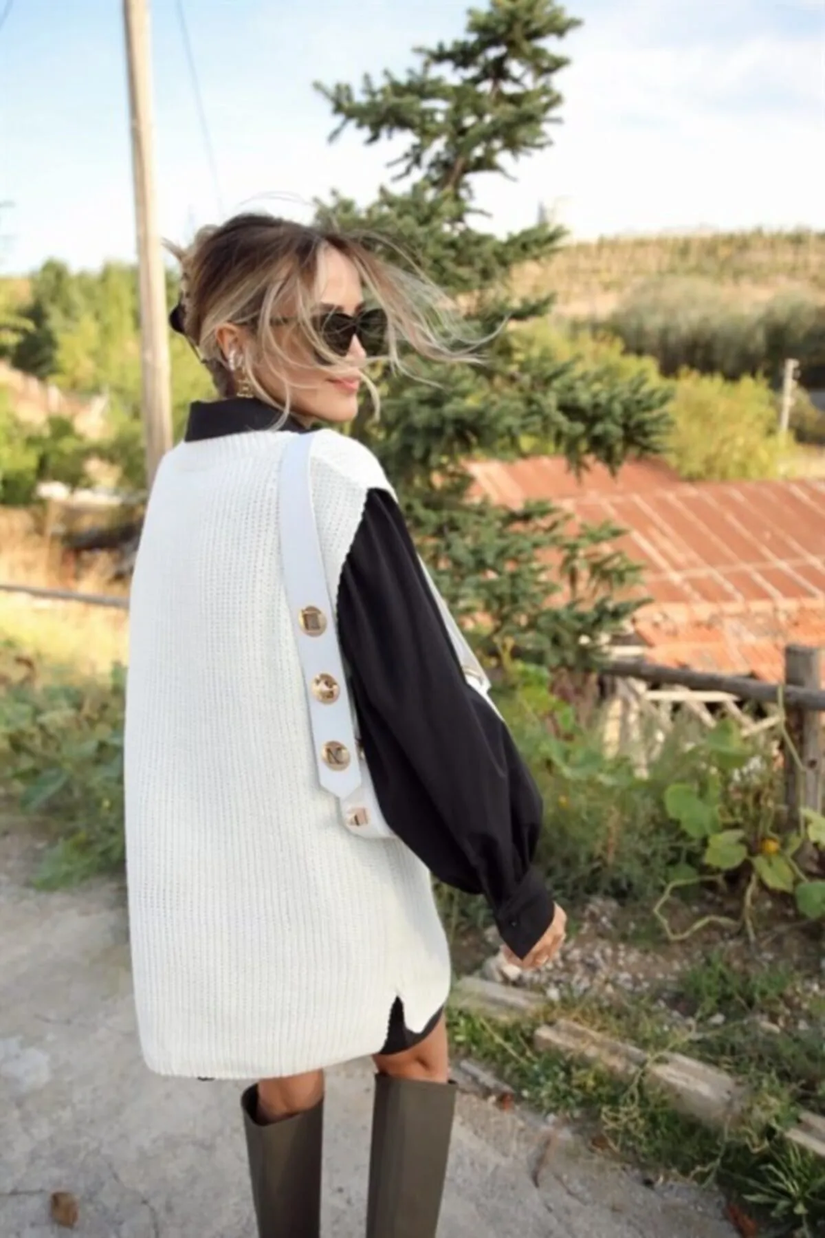 Tüy boutique  Ecrufarbener Thessaloniki-Pullover mit V-Ausschnitt für Damen