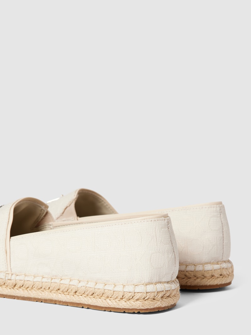 Espadrilles mit Label-Applikation in ecru