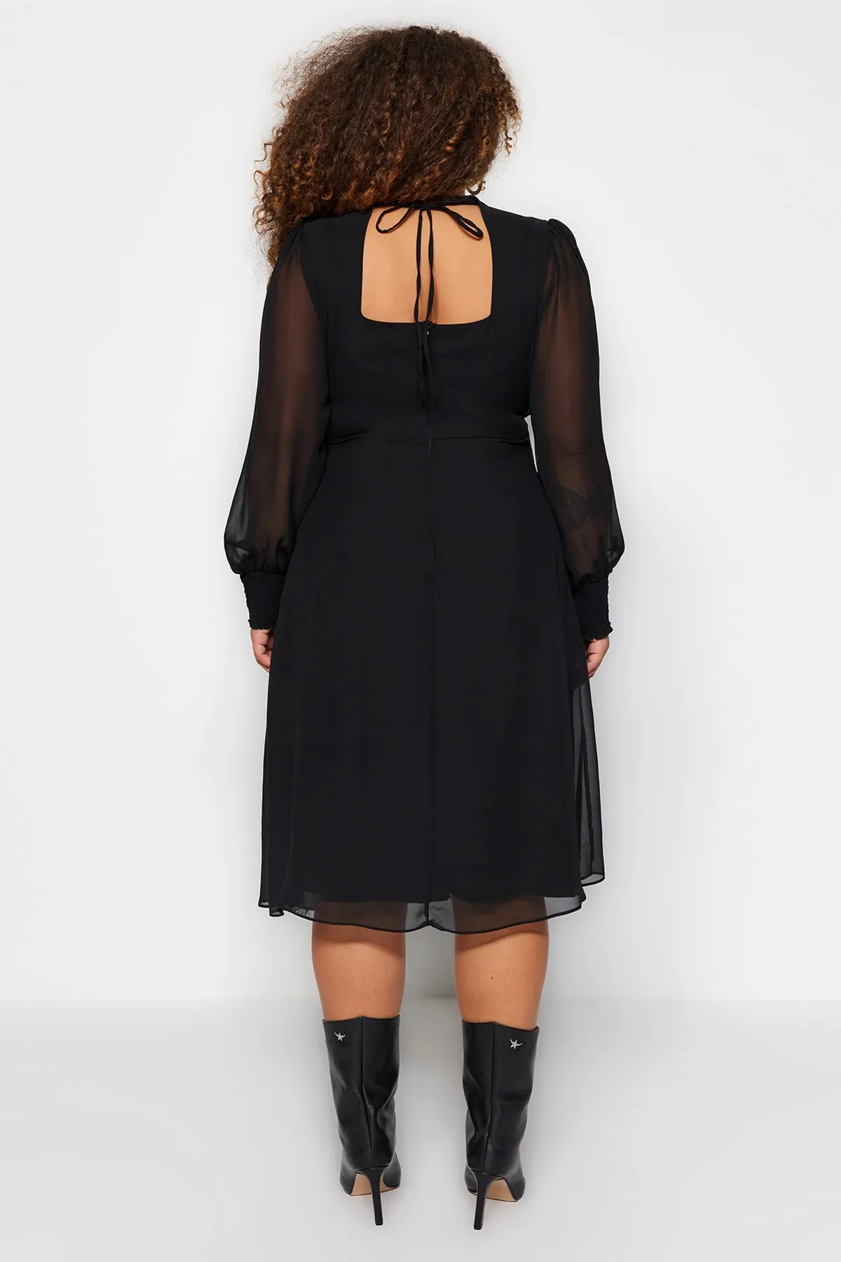 Trendyol Curve  Schwarzes gewebtes A-Linien-Kleid mit Schlitzdetail TBBAW24AH00040