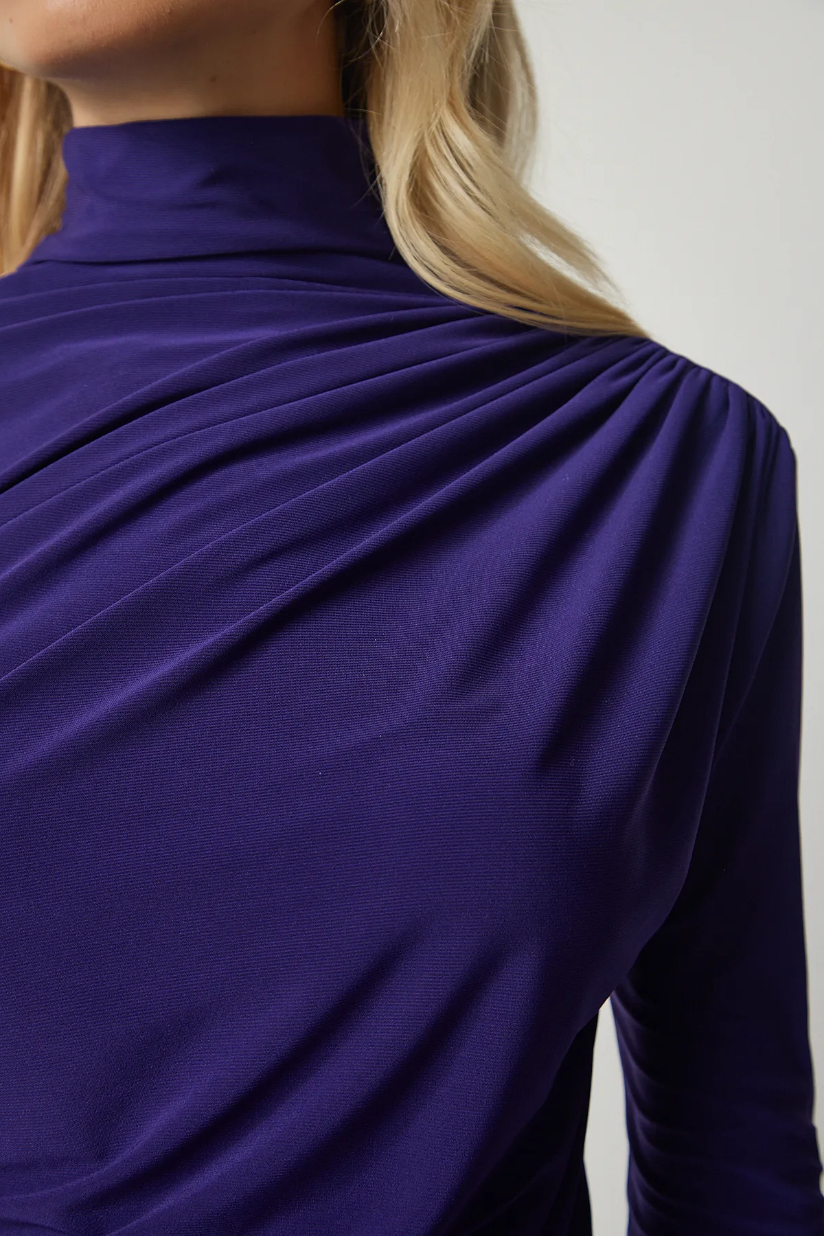 Happiness İstanbul  Damen-Bluse mit hohem Kragen und hohem Kragen in Sandfarben, Lila, FF00135