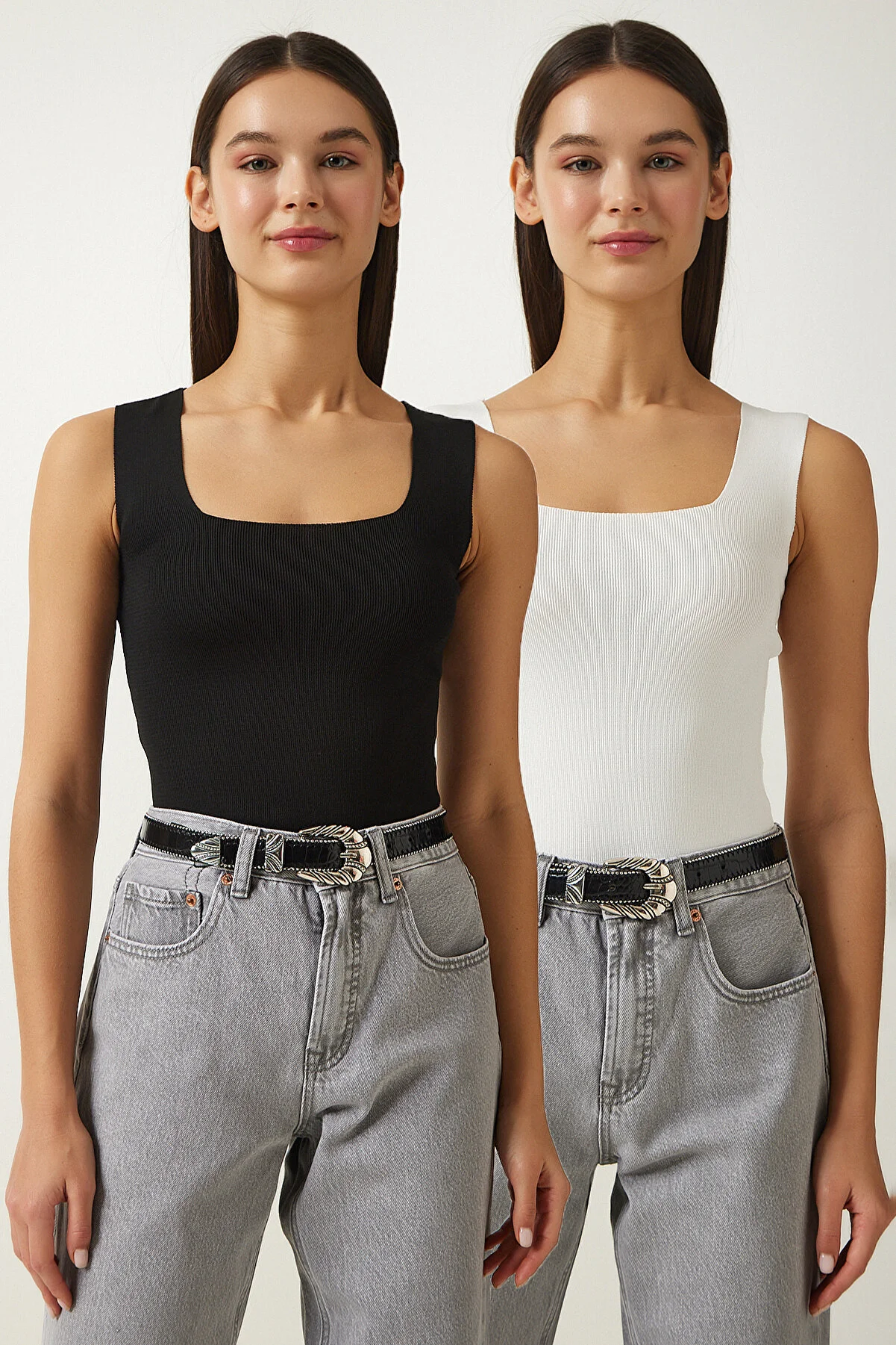 Happiness İstanbul  Schwarz-weiße Damen-Strickbluse mit quadratischem Kragen und dicken Trägern im 2er-Pack US00822