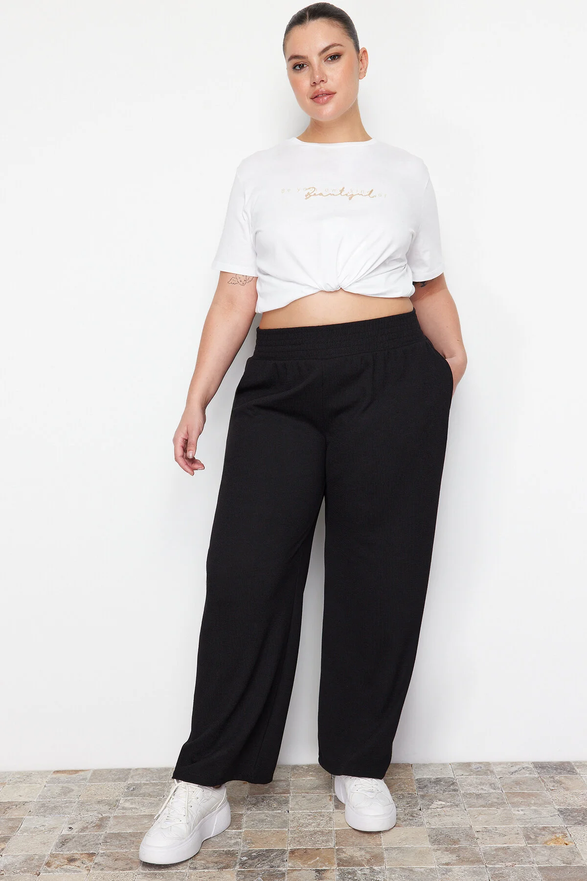 Trendyol Curve  Schwarze Strickhose mit hoher Taille TBBAW24AR00018