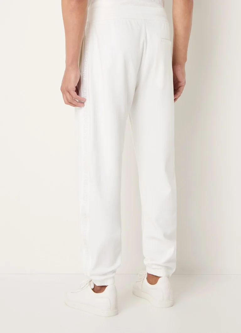 Pantaloni da jogging a gamba affusolata con tasche laterali di Armani Exchange.