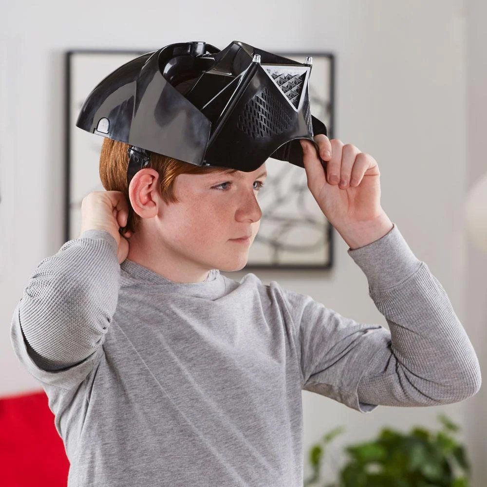 Hasbro Verkleidungsmaske Darth Vader mit Stimmenverzerrer, Komm auf die dunkle Seite mit nur einem Knopfdruck!