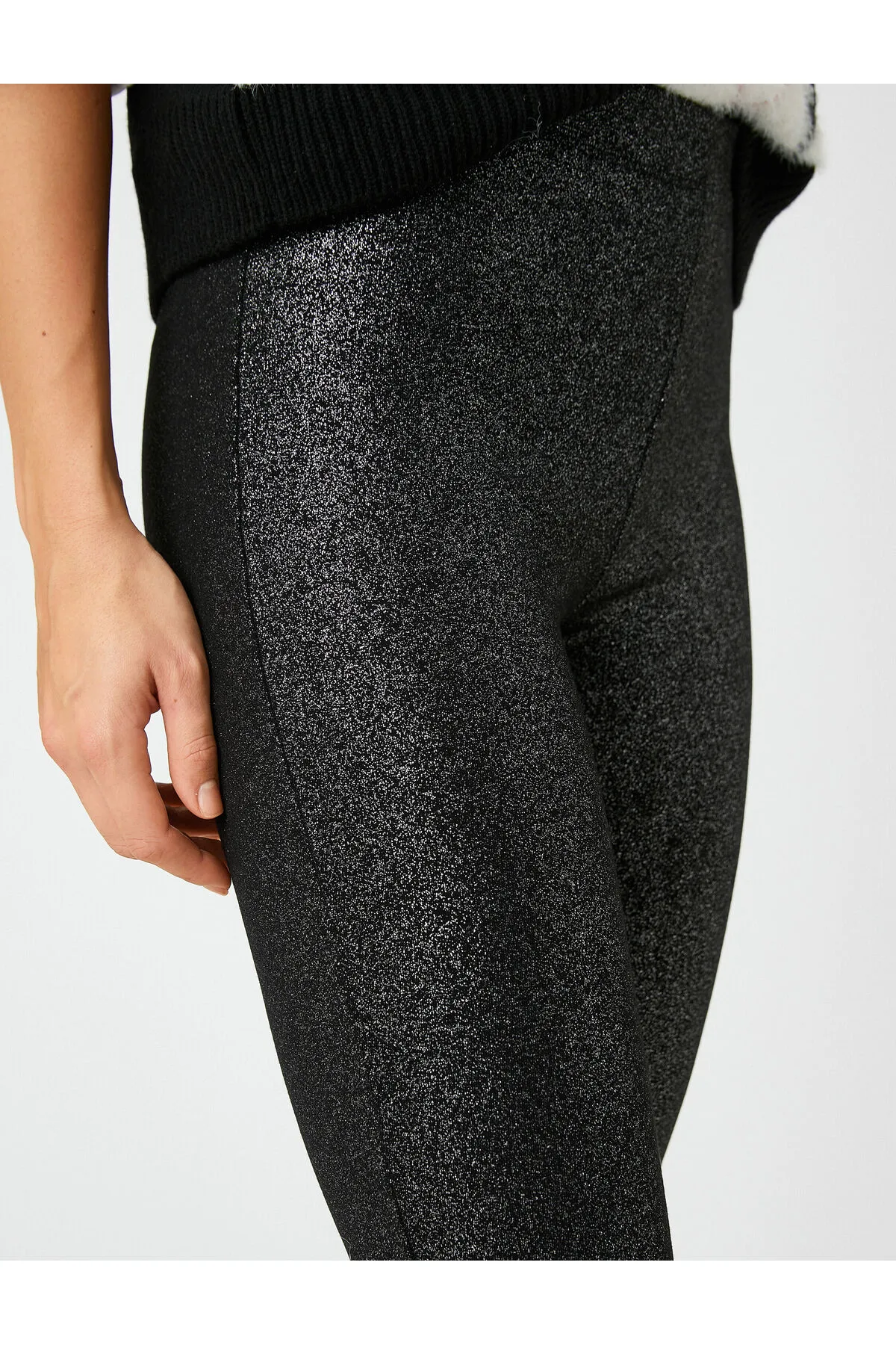 Koton  Glitzernde Strumpfhose mit normaler Taille