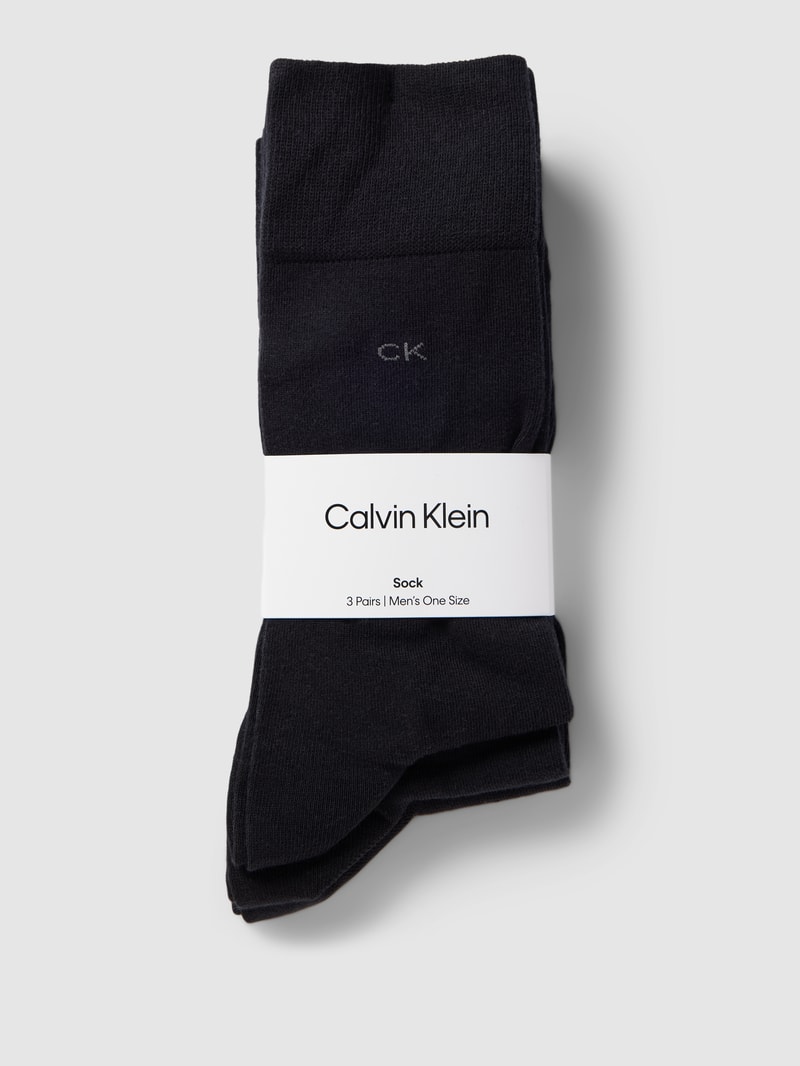 Socken in unifarbenem Design mit Label-Detail in schwarz