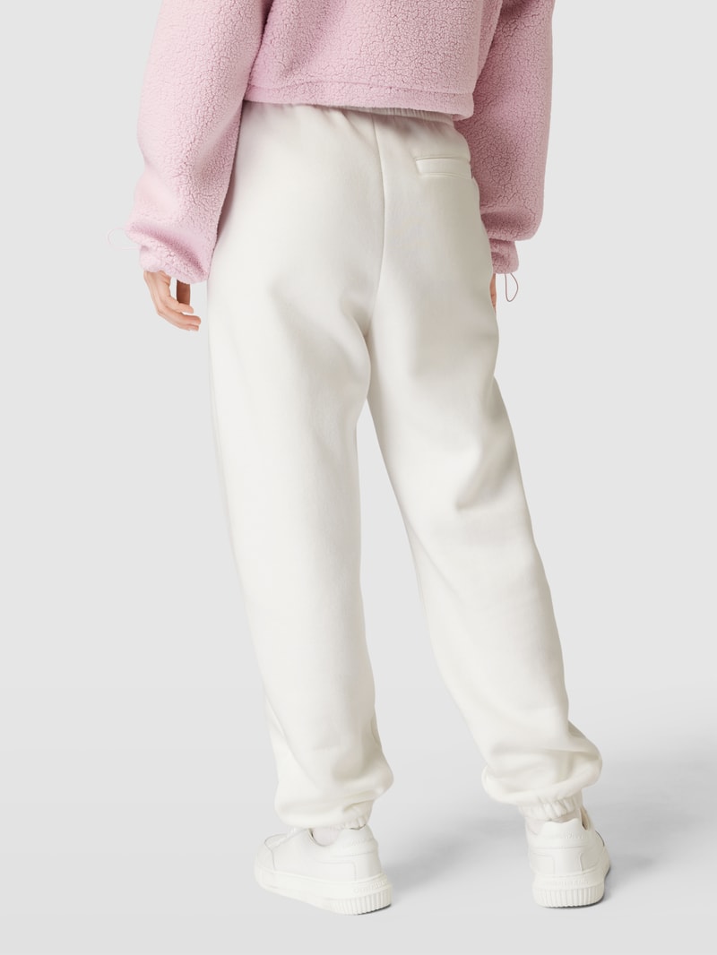 Sweatpants mit Strasssteinbesatz in offwhite