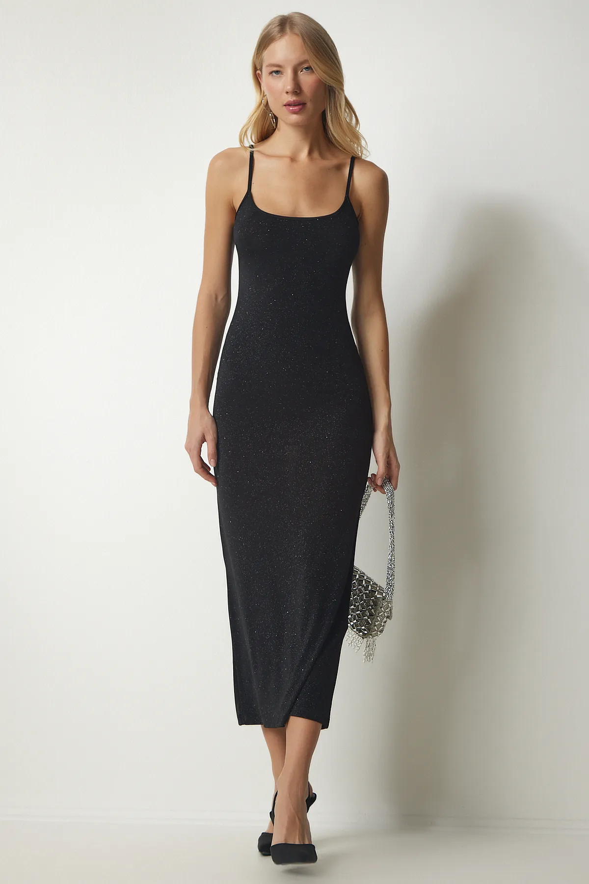 Happiness İstanbul  Elegantes Damenkleid mit schwarzen Trägern und Glitzer aus Saran UB00172